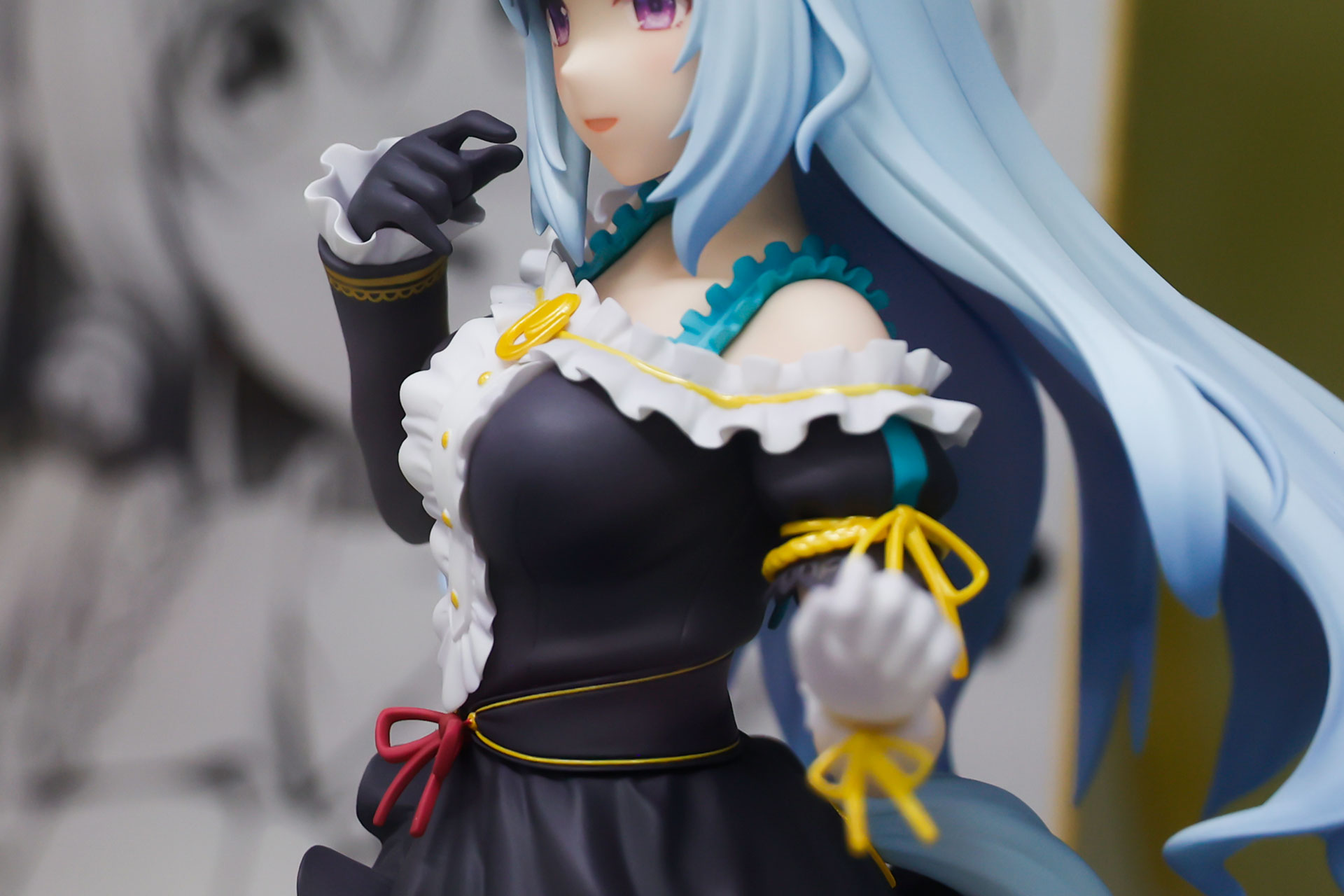 腰のあたりはきゅっと締められている