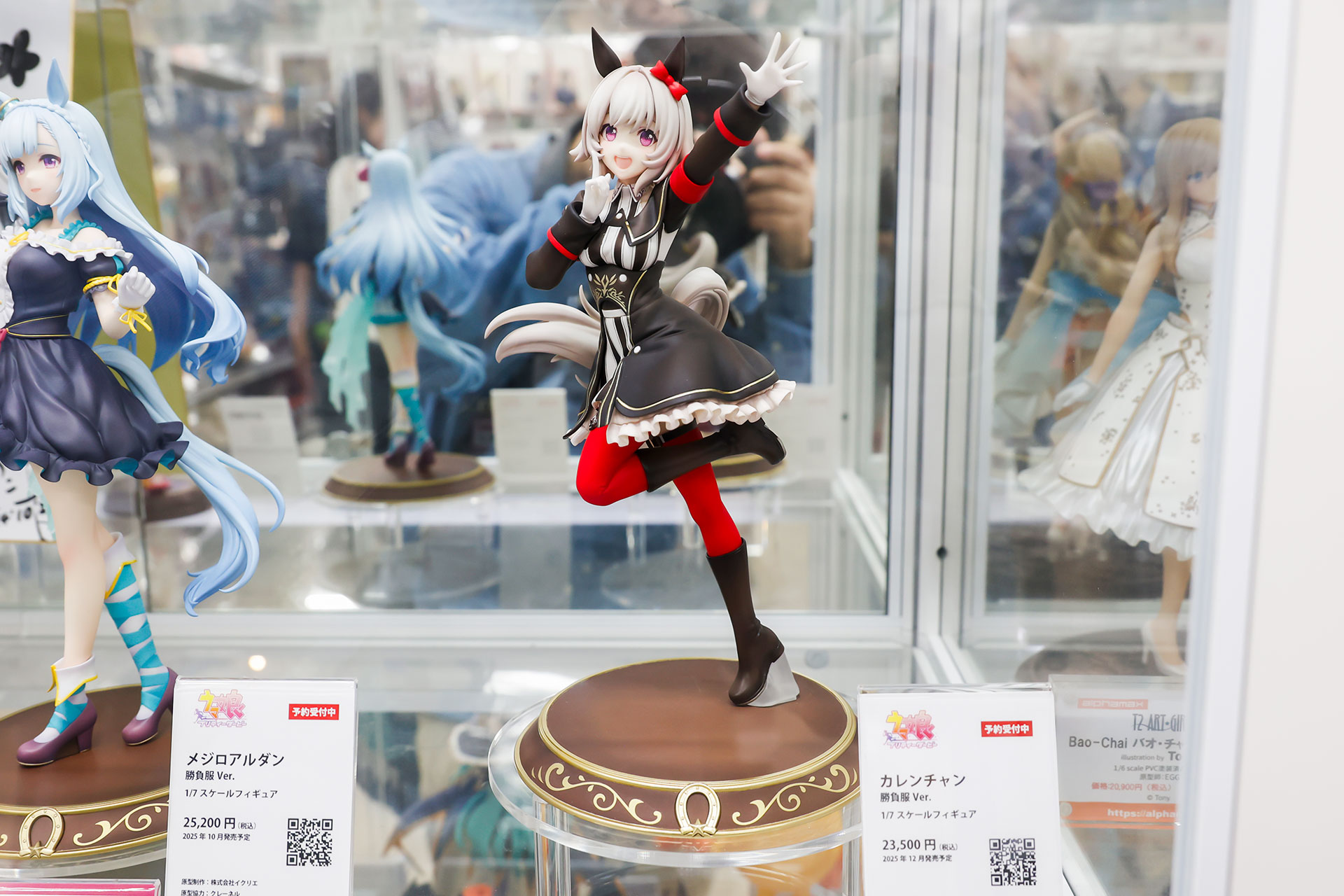 フィギュアの素材はPVCとABSで、台座部分を含む全高は約240mmだ