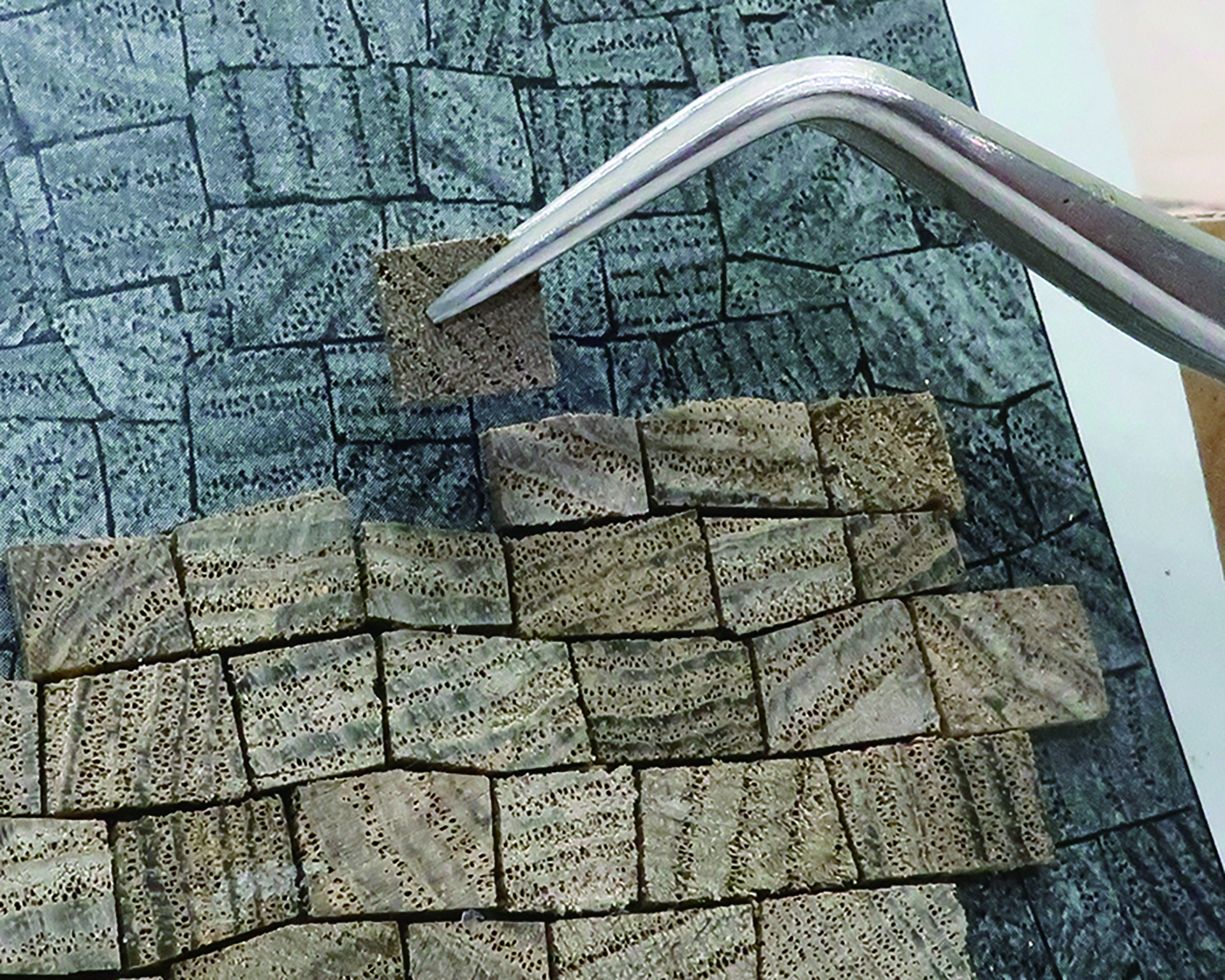 石垣は木片を貼り付けて再現