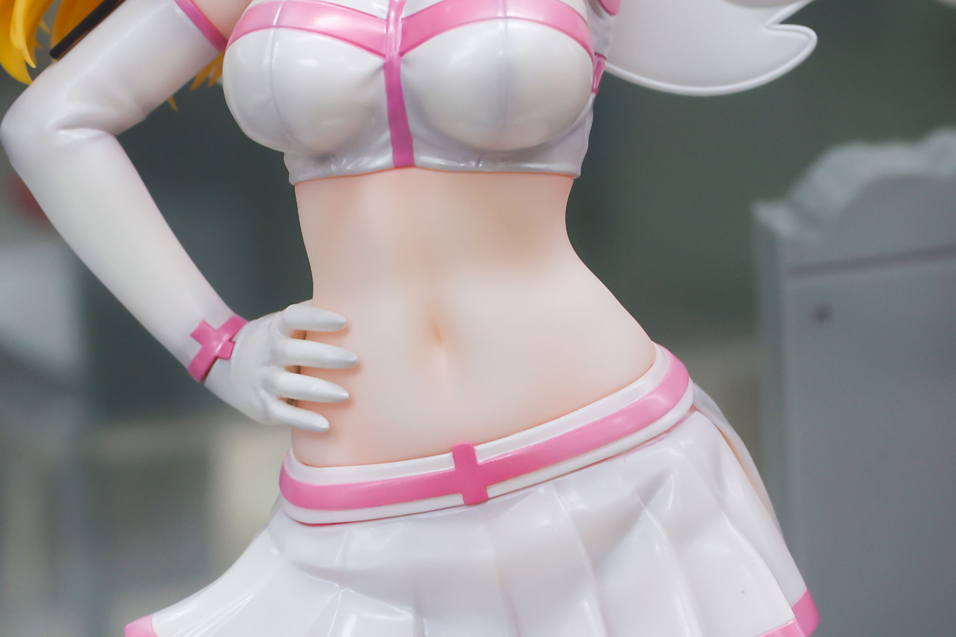 おへその辺りは大きく開いている