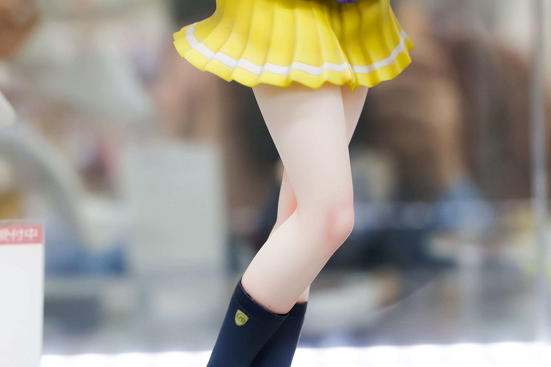 膝のあたりの肌の質感もリアルだ