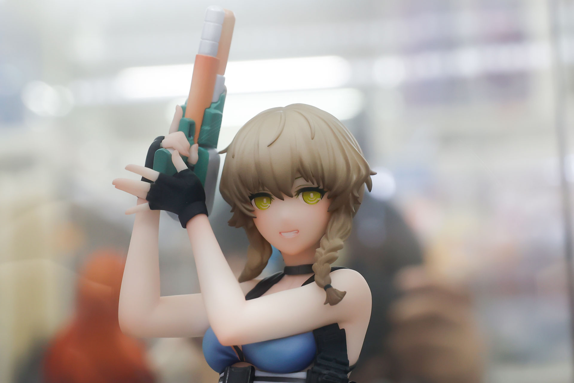 手に持っているのは水鉄砲か!?