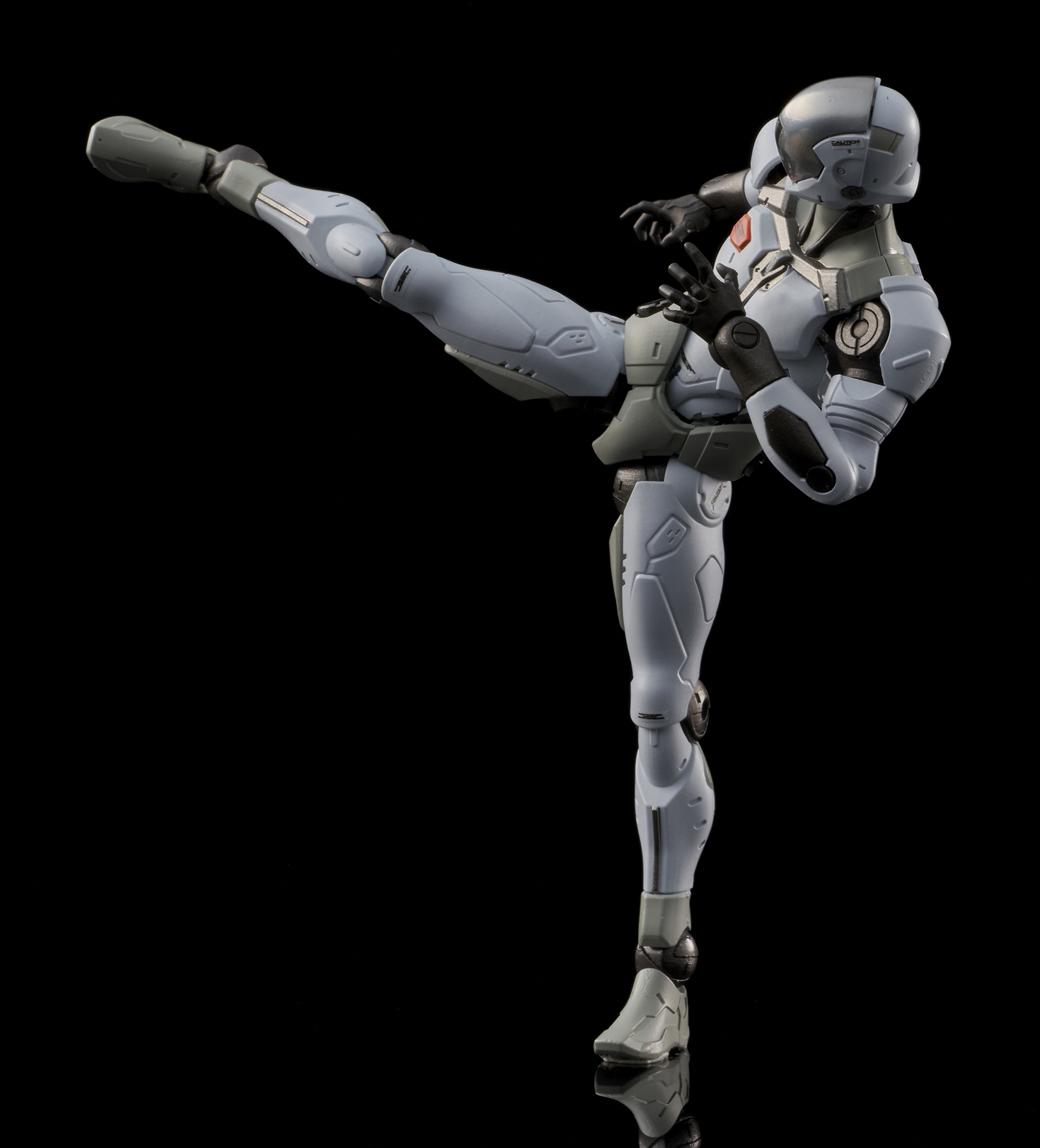 関節の可動には非常に力が入っており、多彩なポージングが可能