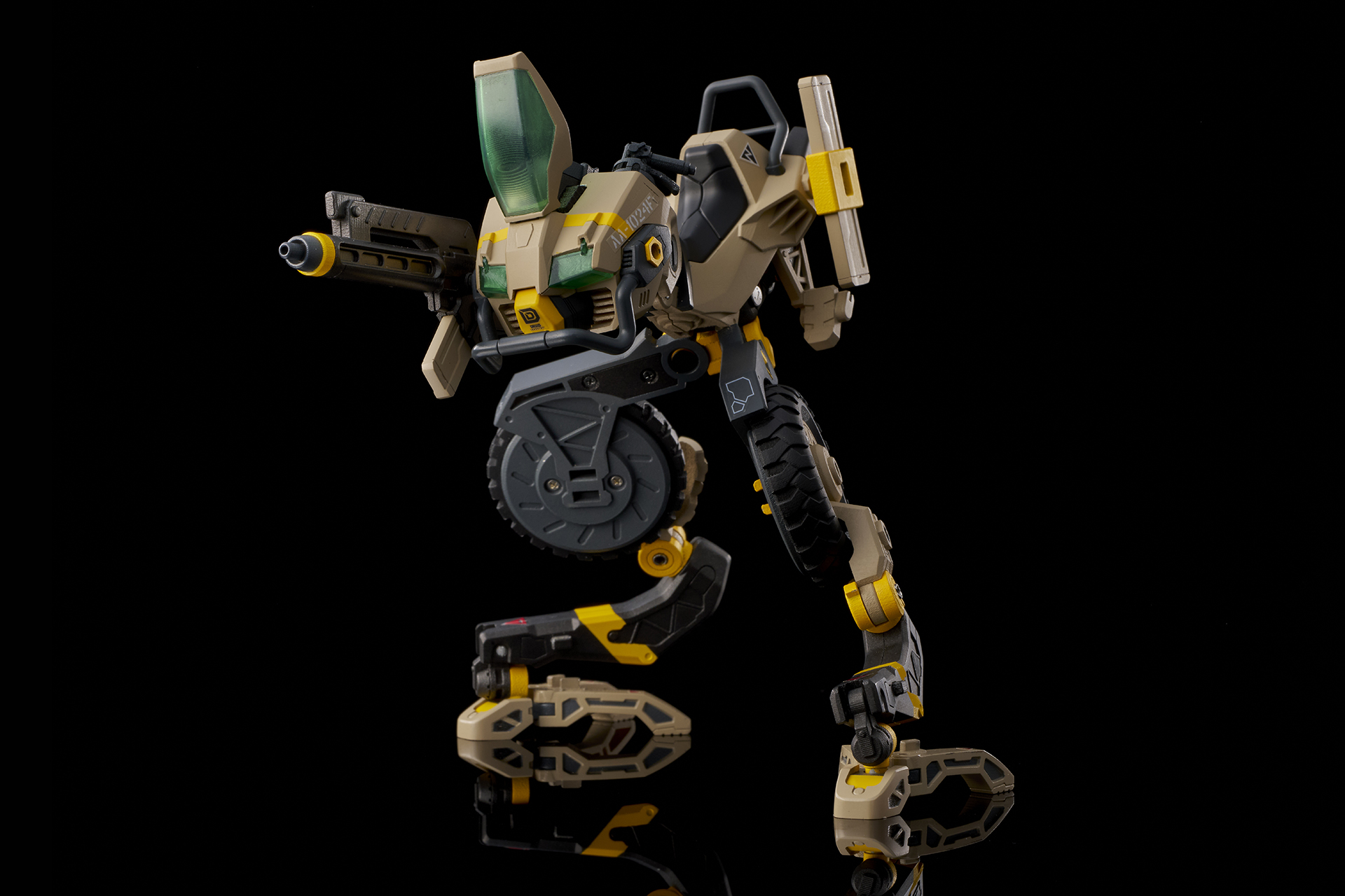 2足歩行が可能になり、荒れ地も走破できる形態に。AIを搭載しており自立行動も可能という設定だ