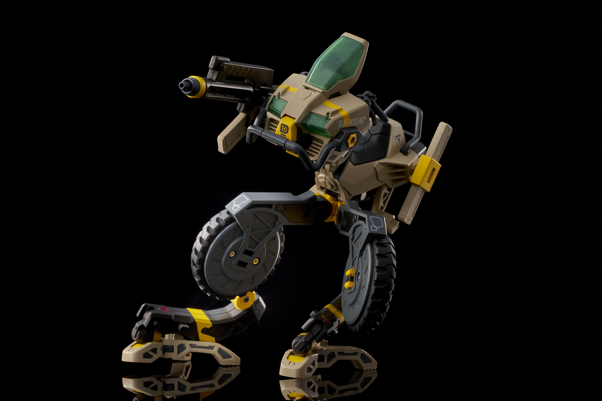 2足歩行が可能になり、荒れ地も走破できる形態に。AIを搭載しており自立行動も可能という設定だ