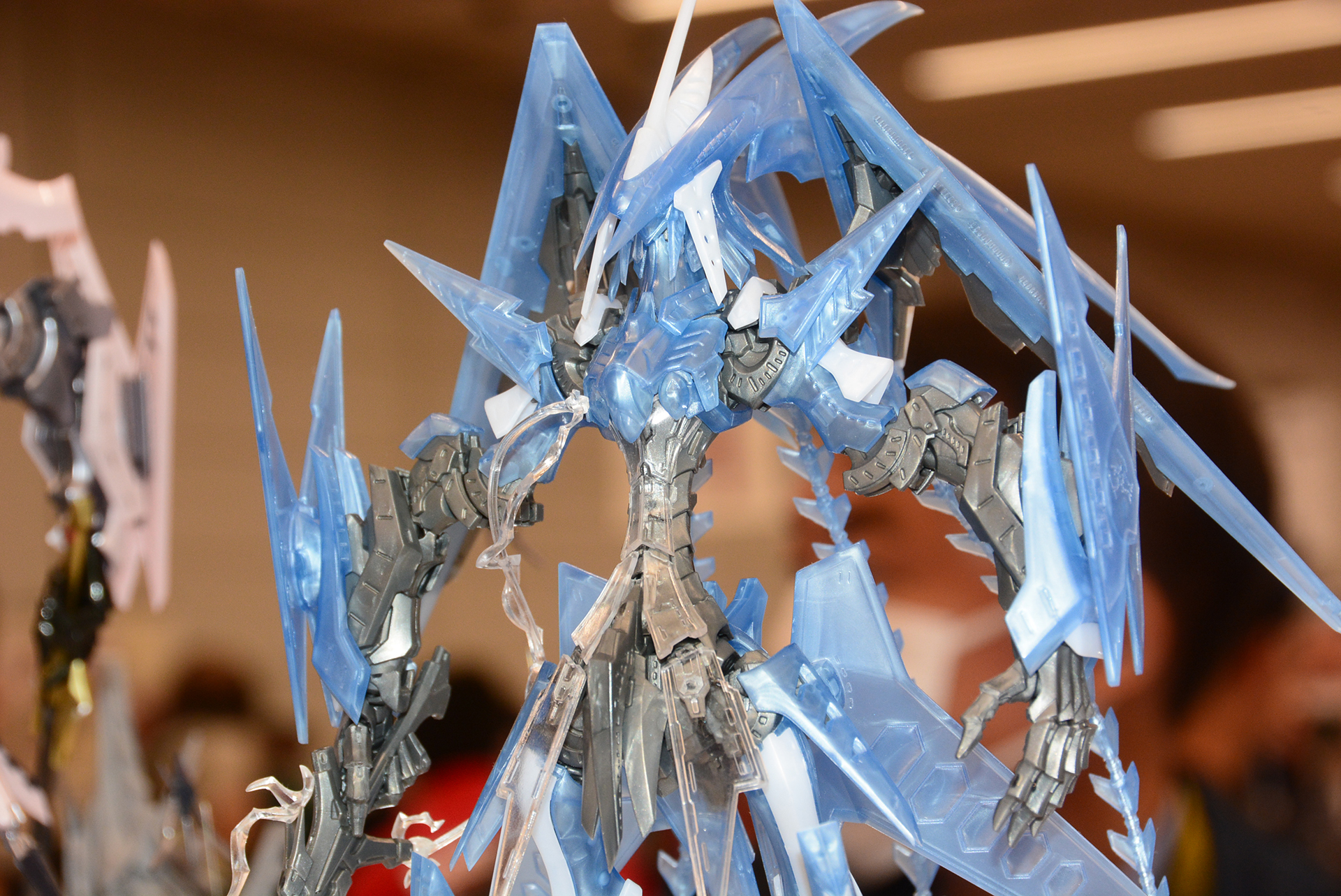 「VSMS 1/100 ゲートシオンマーク3 リッタージェット・破烈の人形」、会場では未塗装で組み立てたものを展示