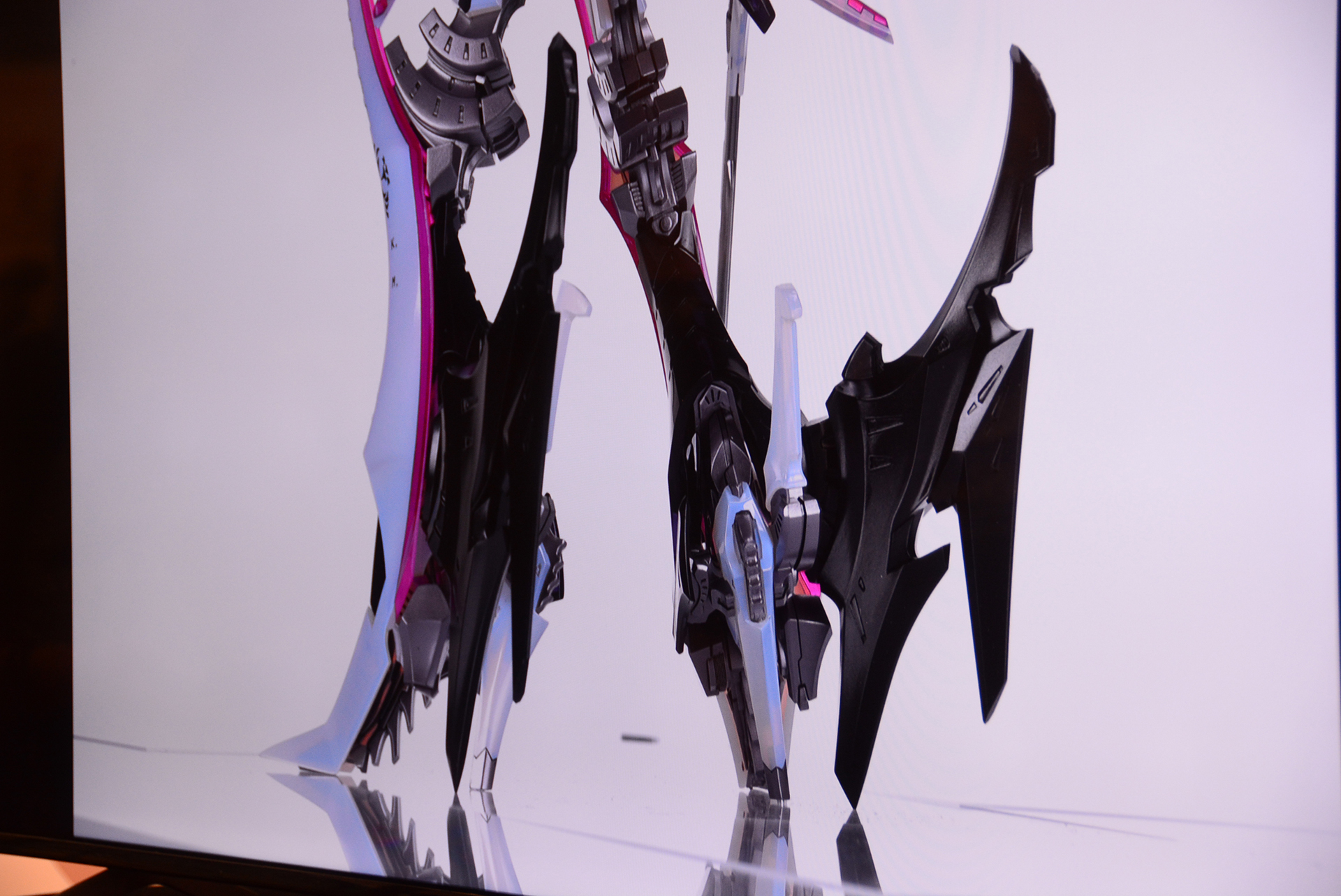 抽選販売を行っている「HSGK 1/72 フルトリム・ブリンガー フォクスライヒバイテ」。彩色見本を紹介