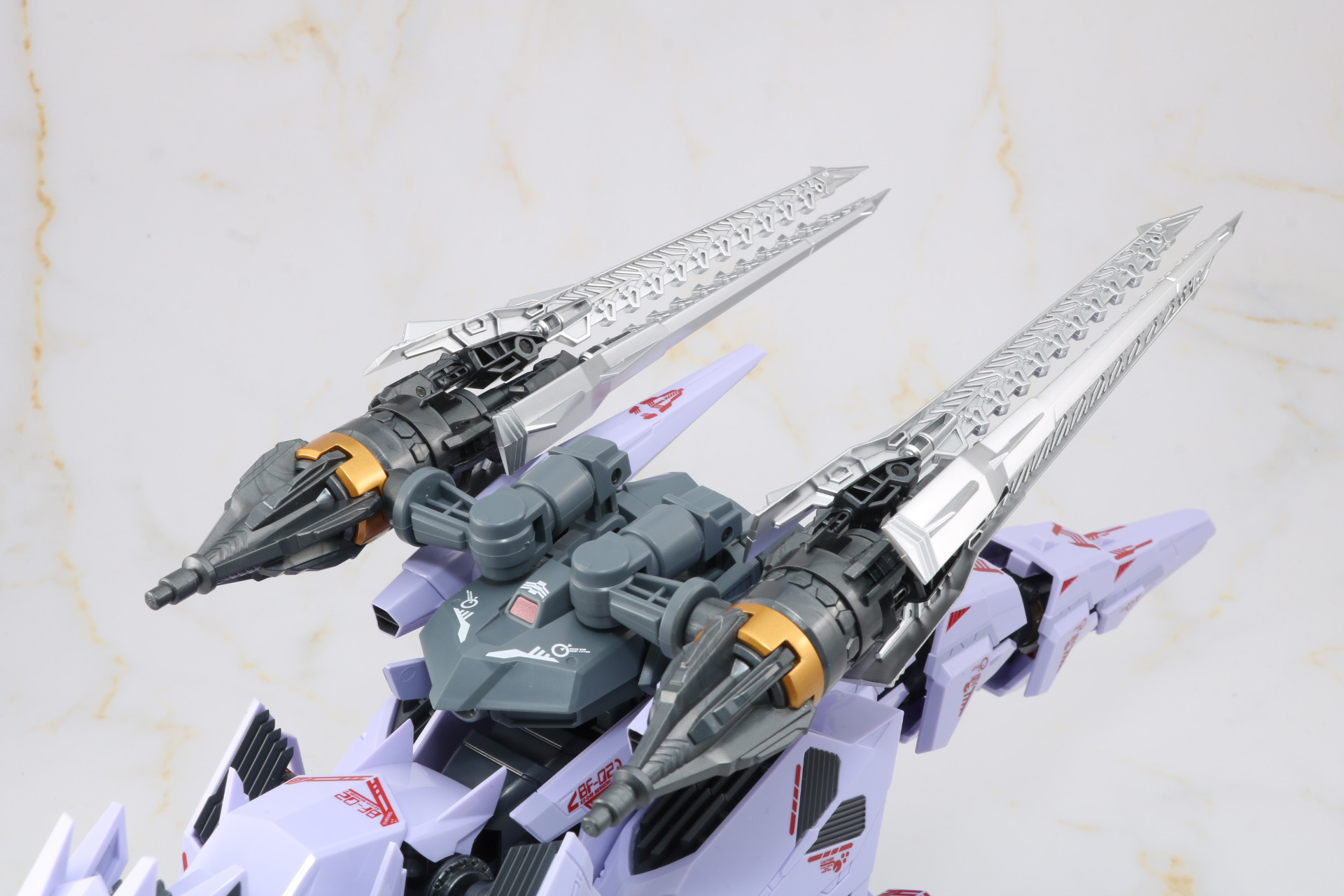 背中の「バスタークロー」