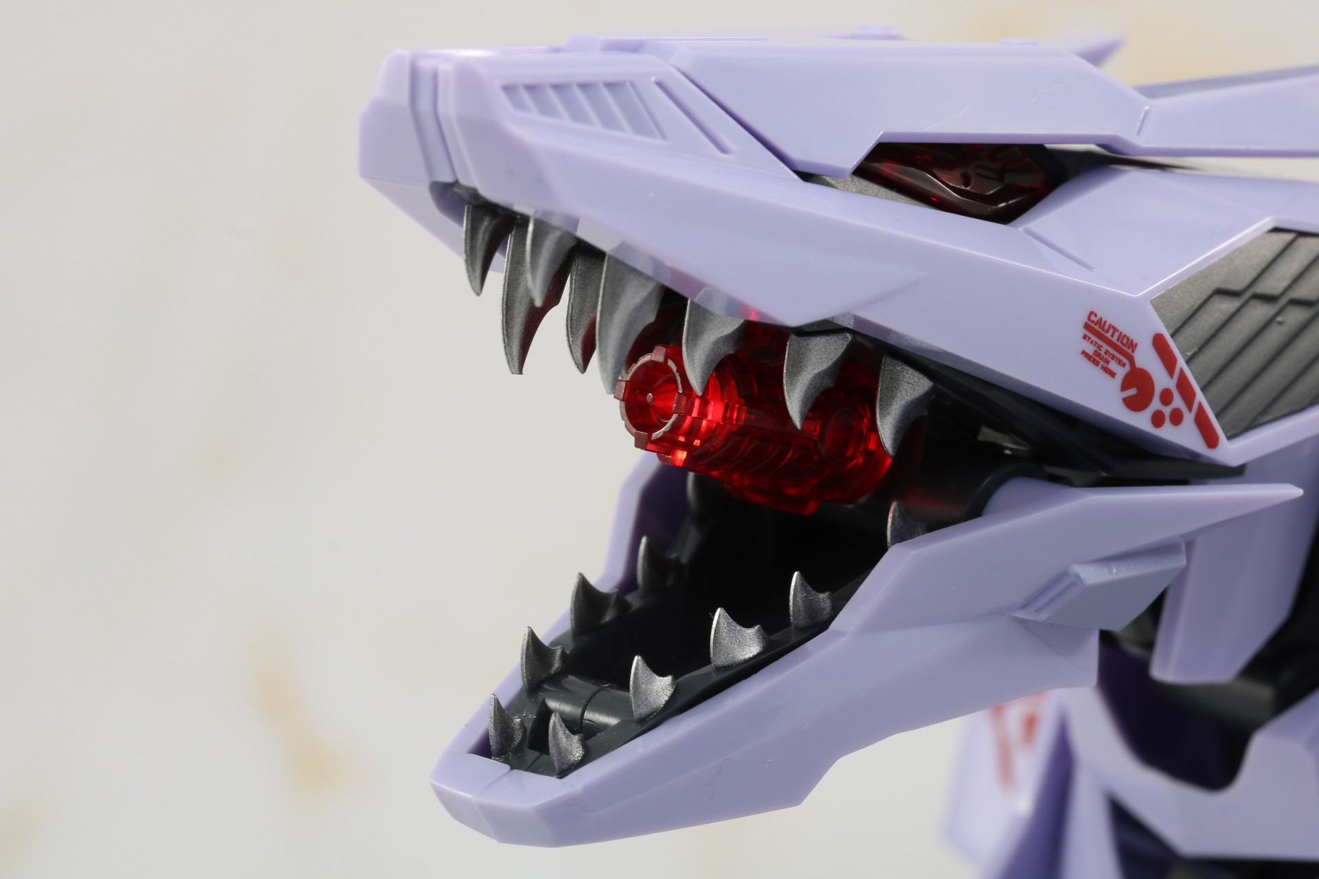 口腔の荷電粒子砲の砲身も展開が可能