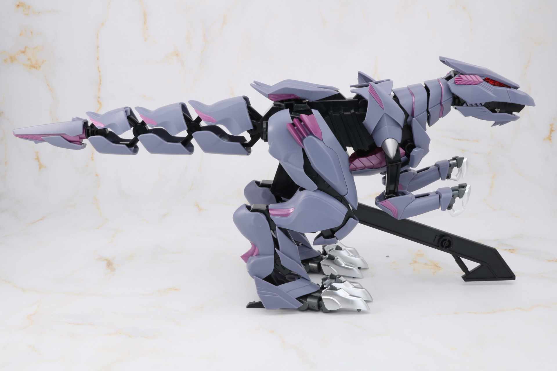 「バーサークフューラー」アーマーのディスプレイ