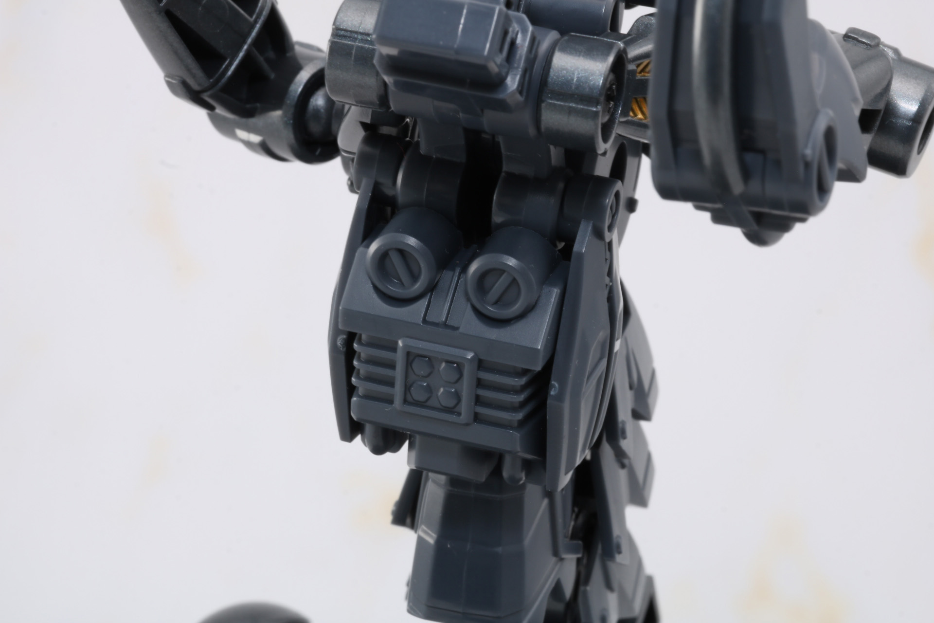 ゾイドコアが搭載された胸部パーツは取り外しが可能