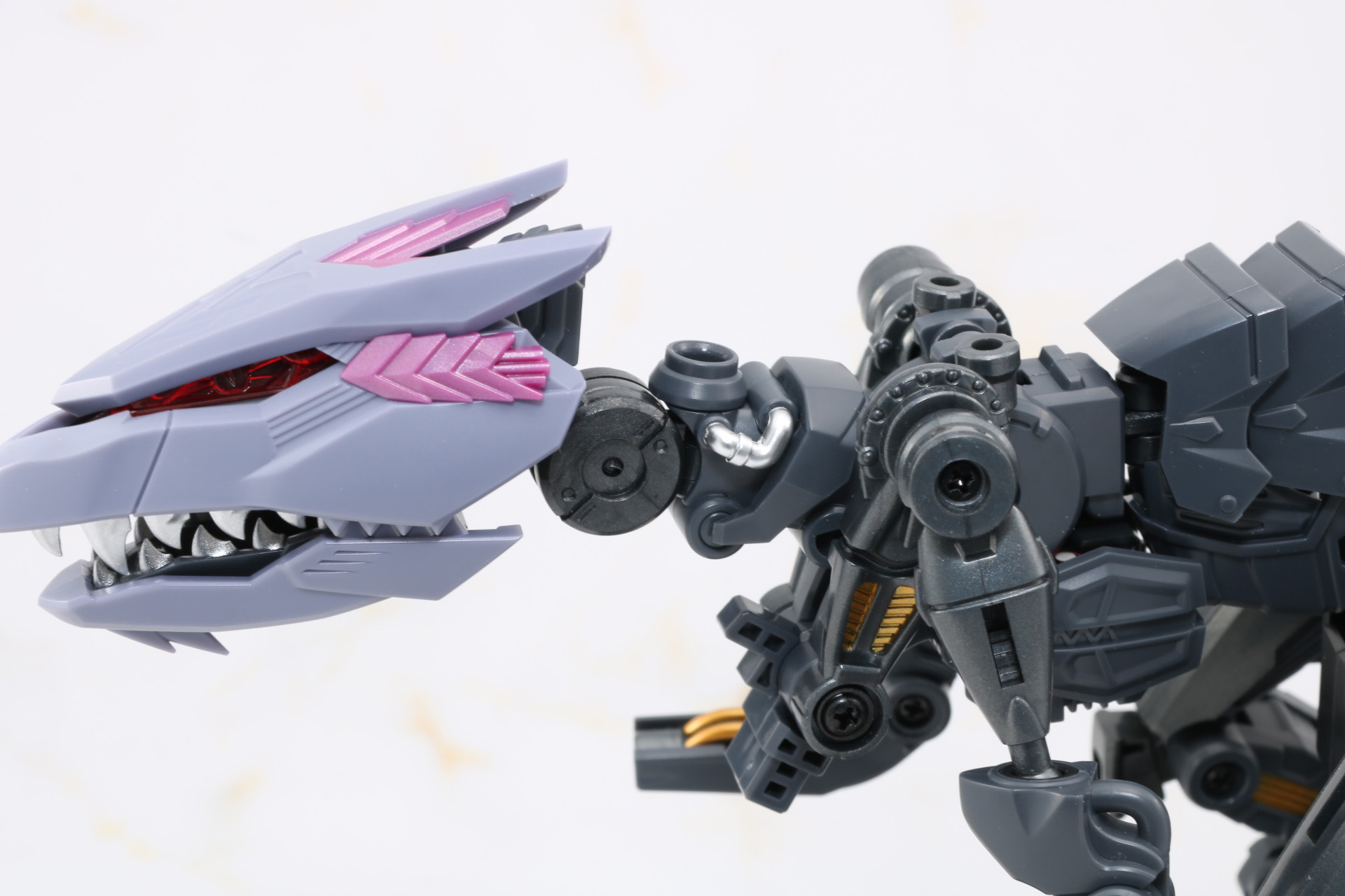 首周りのアーマー装着