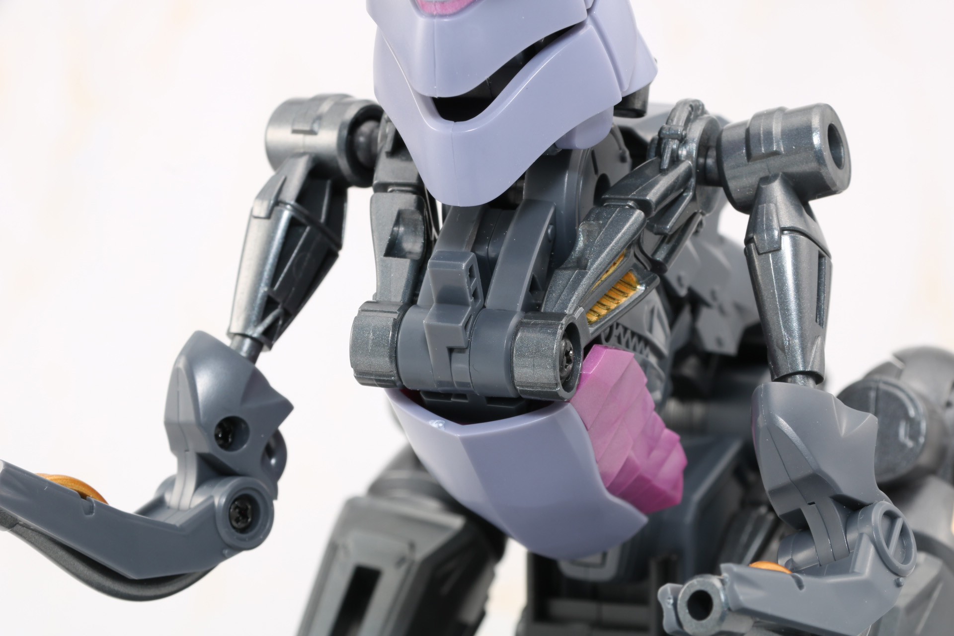 肩、腰のアーマー装着