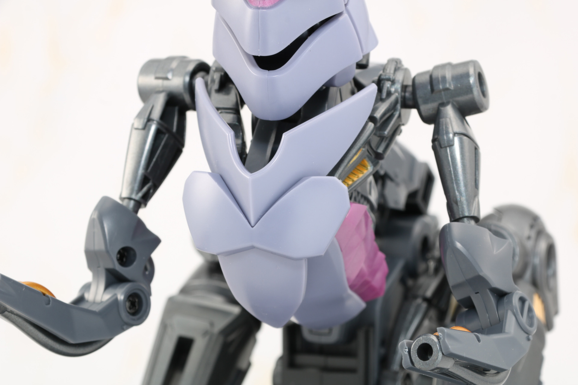 肩、腰のアーマー装着