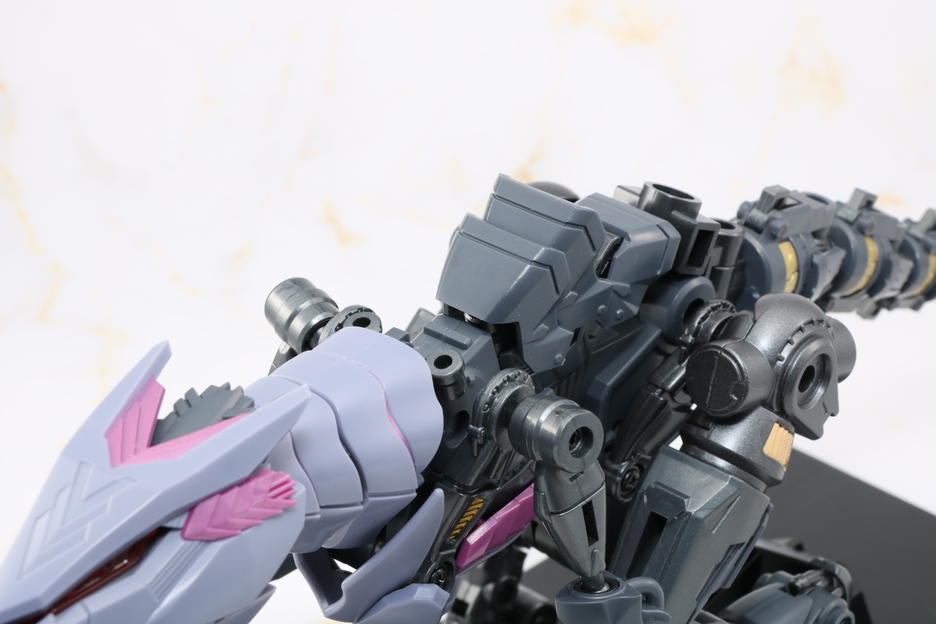 肩、腰のアーマー装着