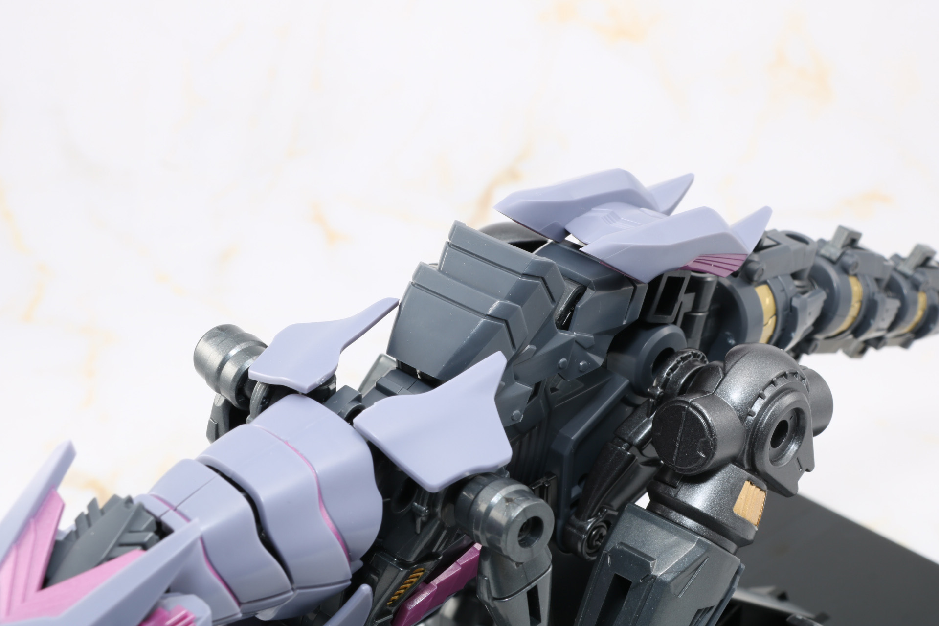 肩、腰のアーマー装着