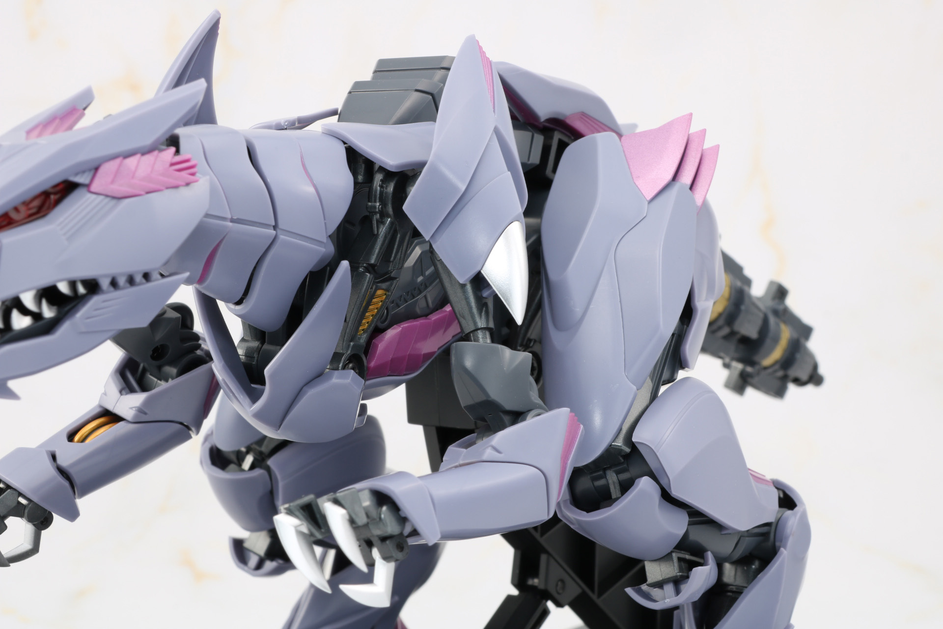 腕部のアーマー装着