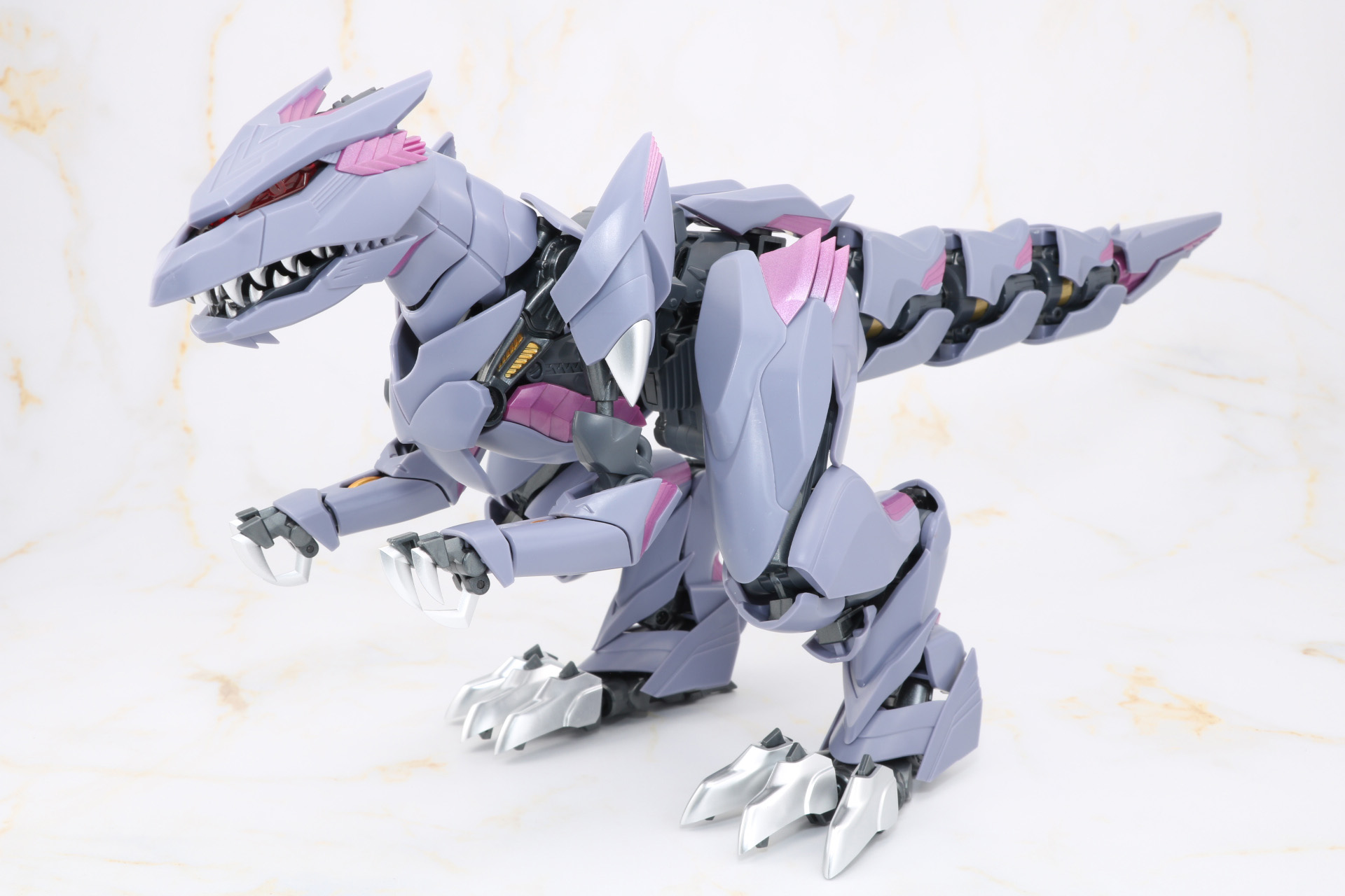 発光ギミックをONにすると目元が発光