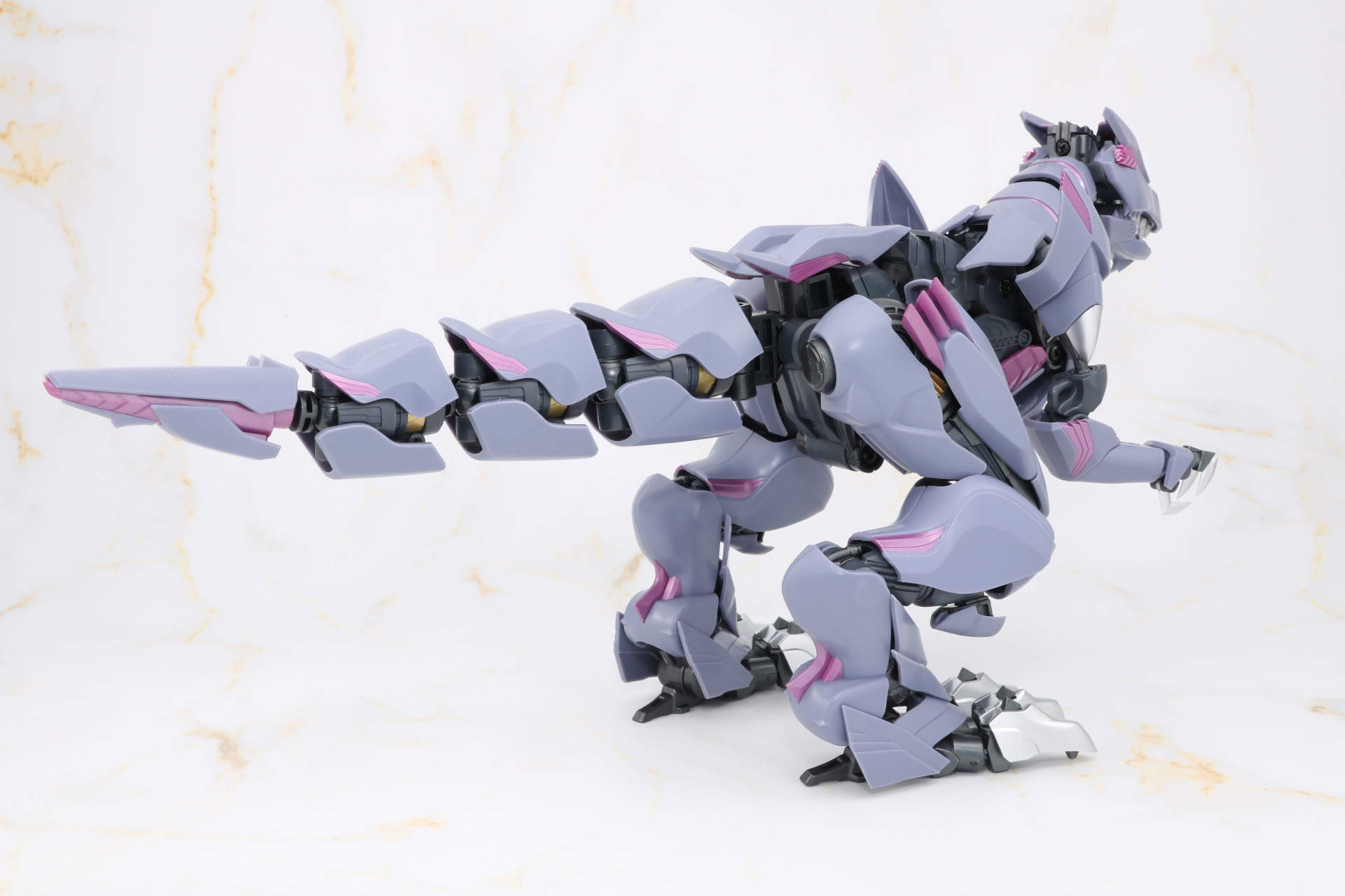 発光ギミックをONにすると目元が発光