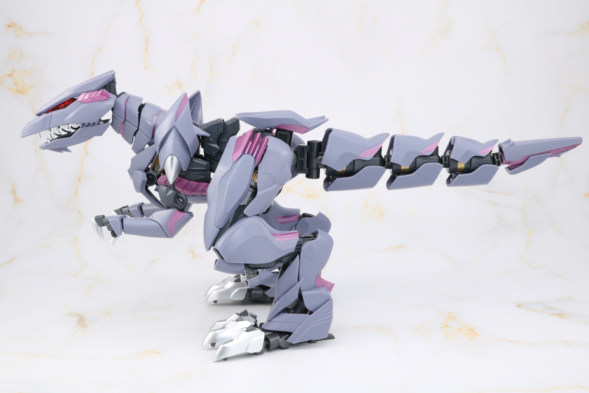 発光ギミックをONにすると目元が発光