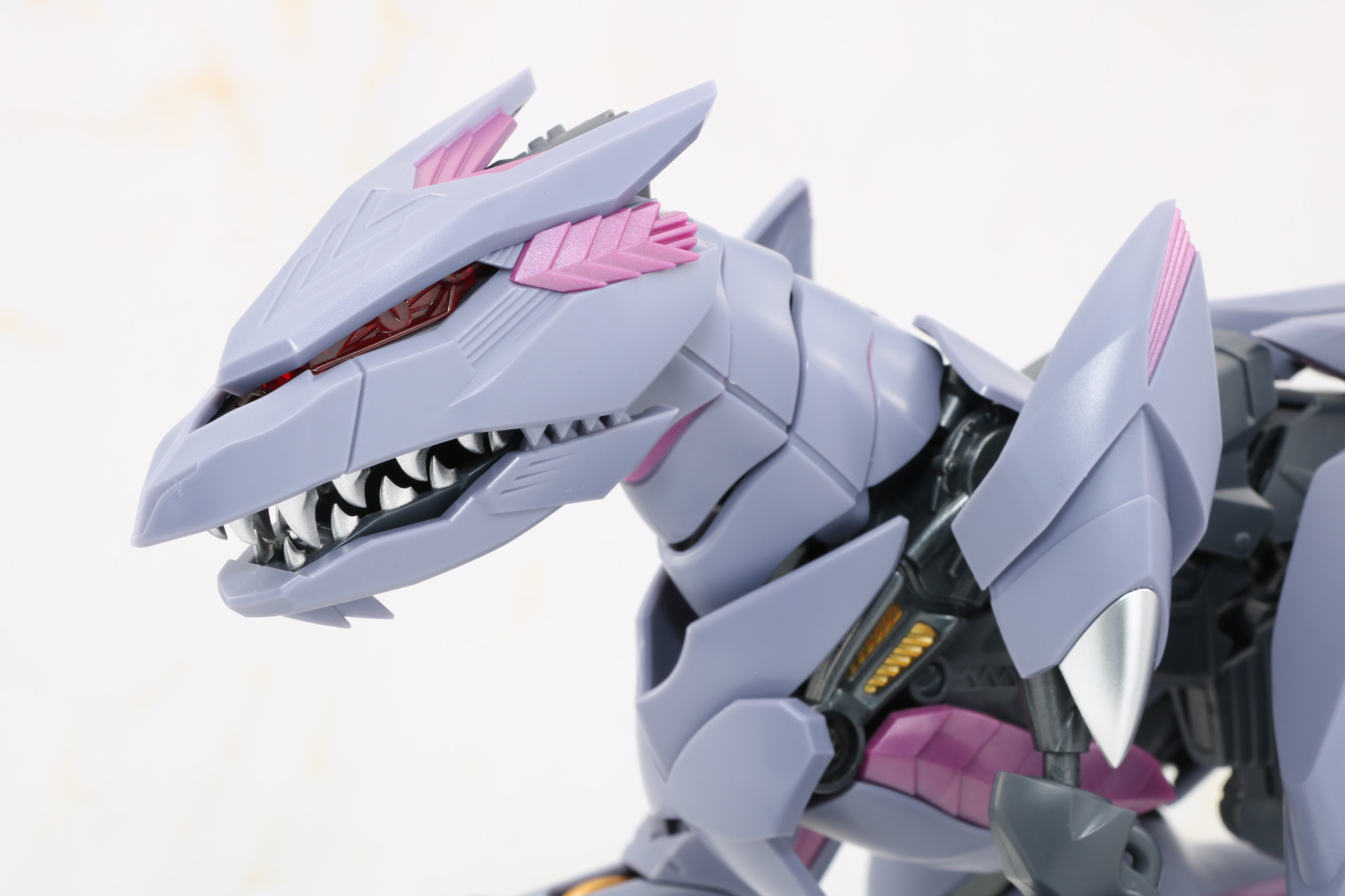 発光ギミックをONにすると目元が発光