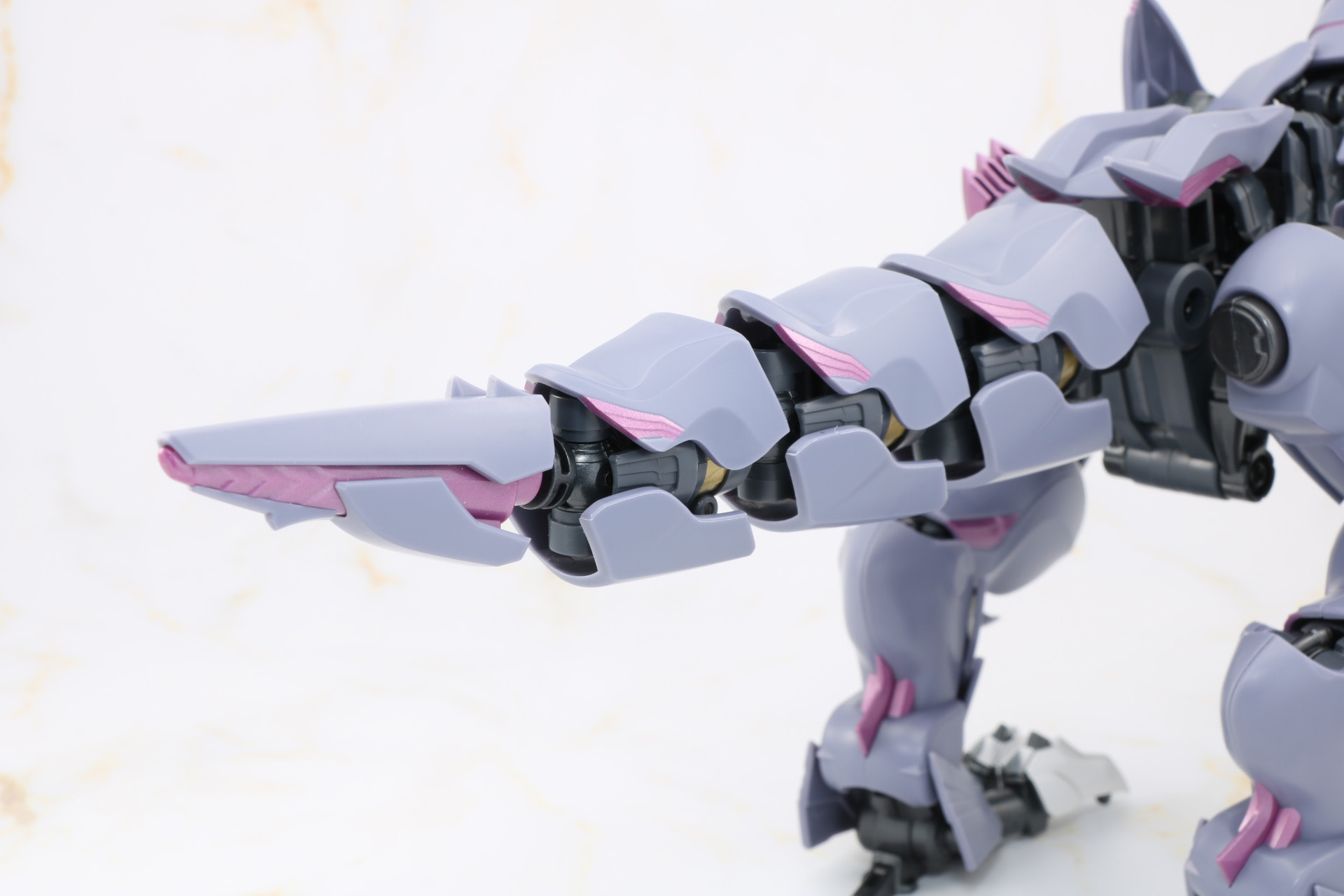 発光ギミックをONにすると目元が発光