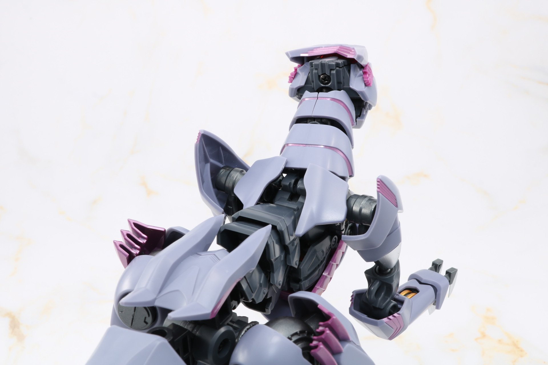 発光ギミックをONにすると目元が発光