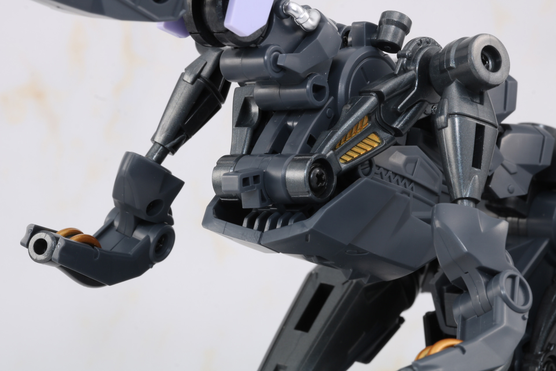 胸元のパーツ装着