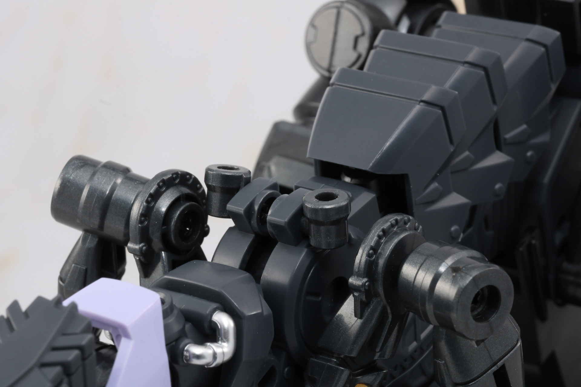 肩部のパーツ装着