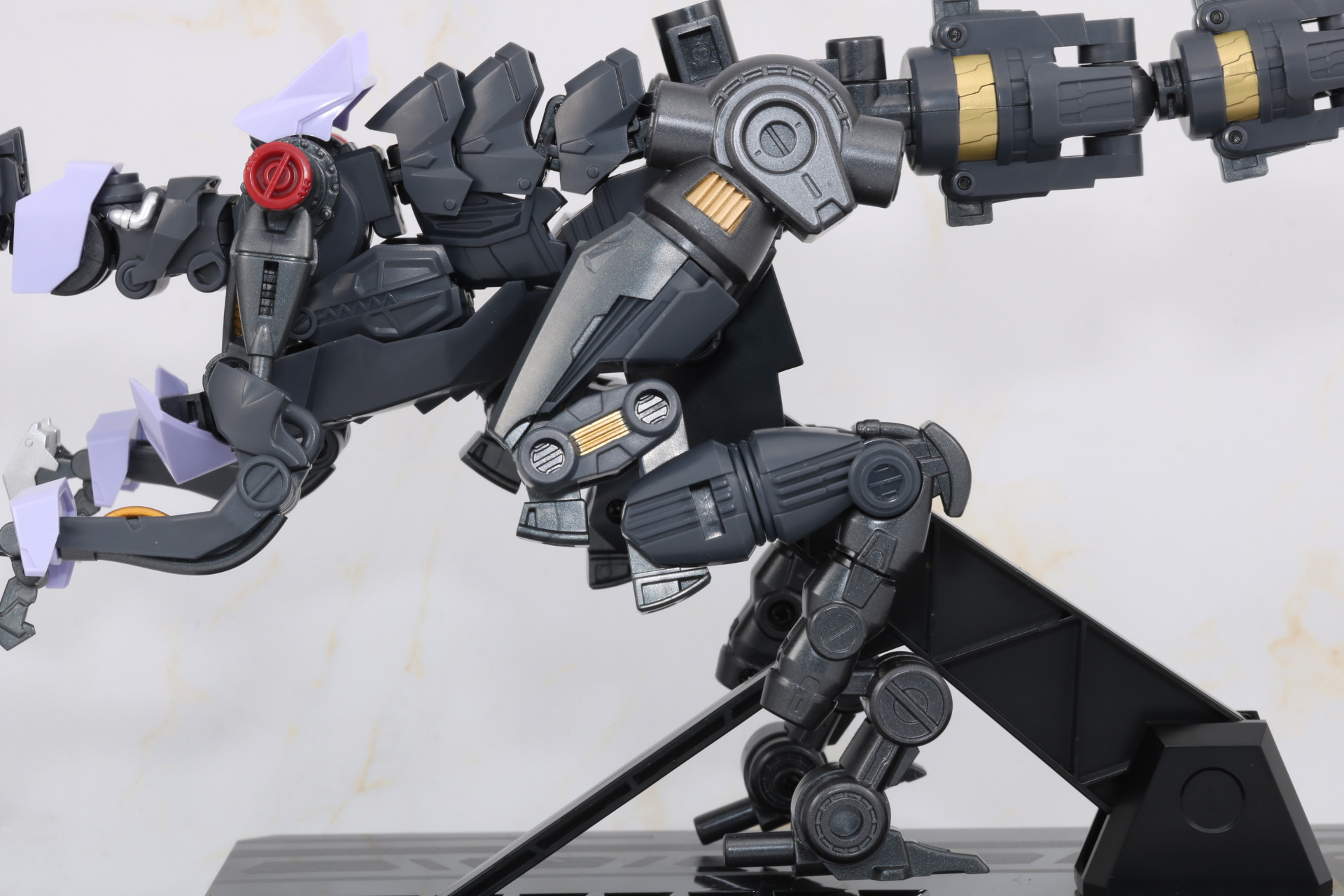 脚部のパーツ装着