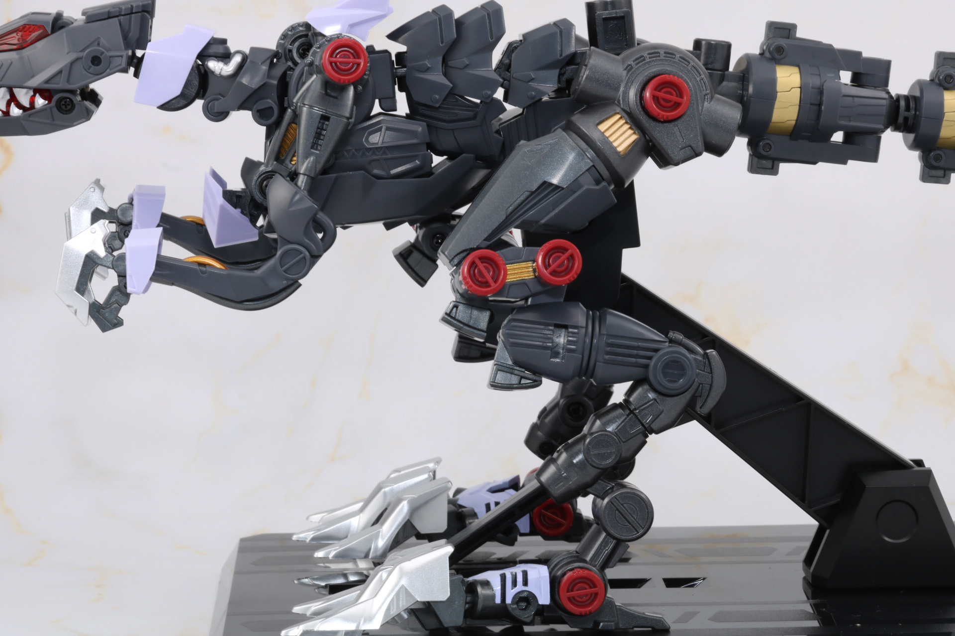 脚部のパーツ装着