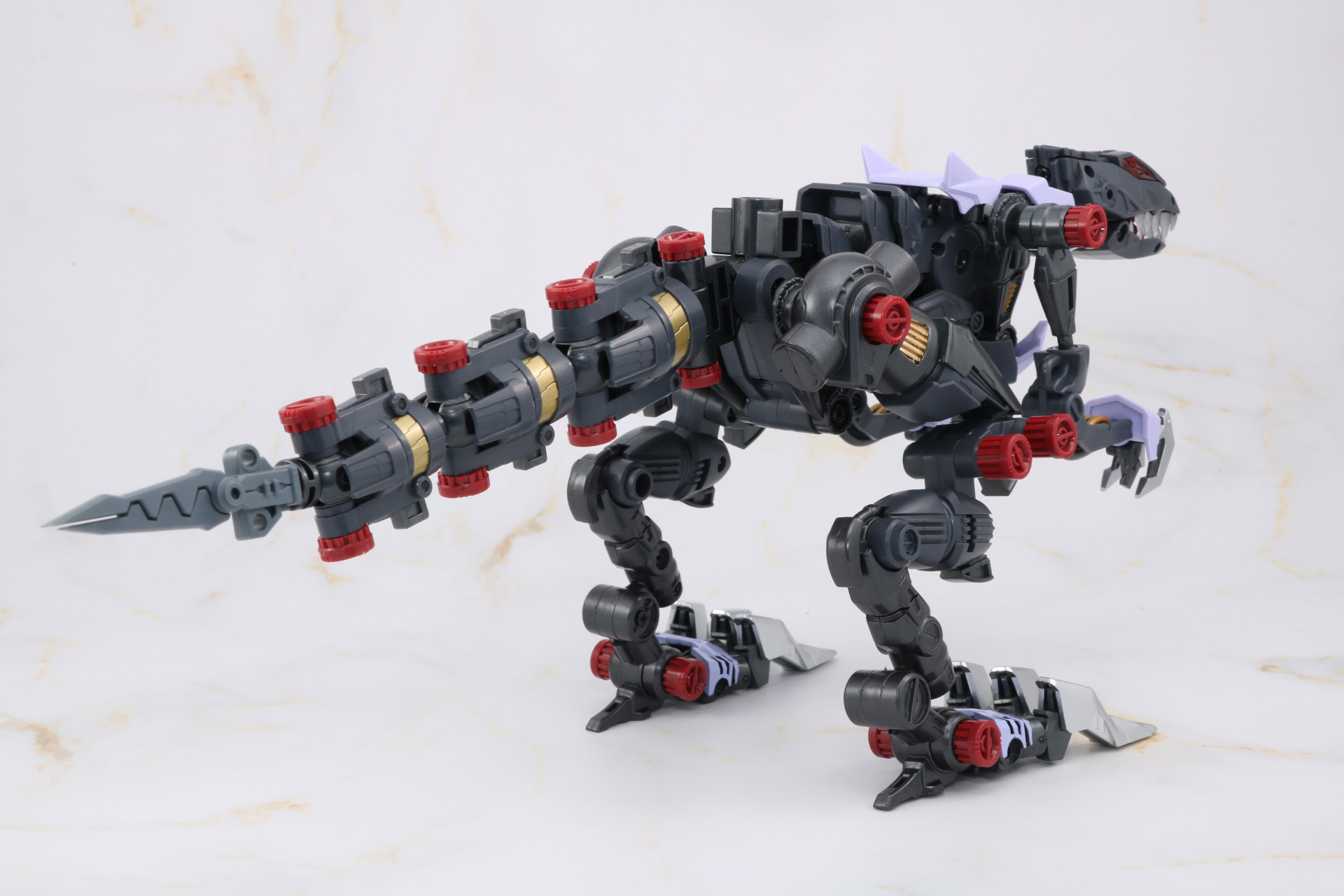 頭部ハッチを開閉することができ、内部にパイロットフィギュアが搭乗できる