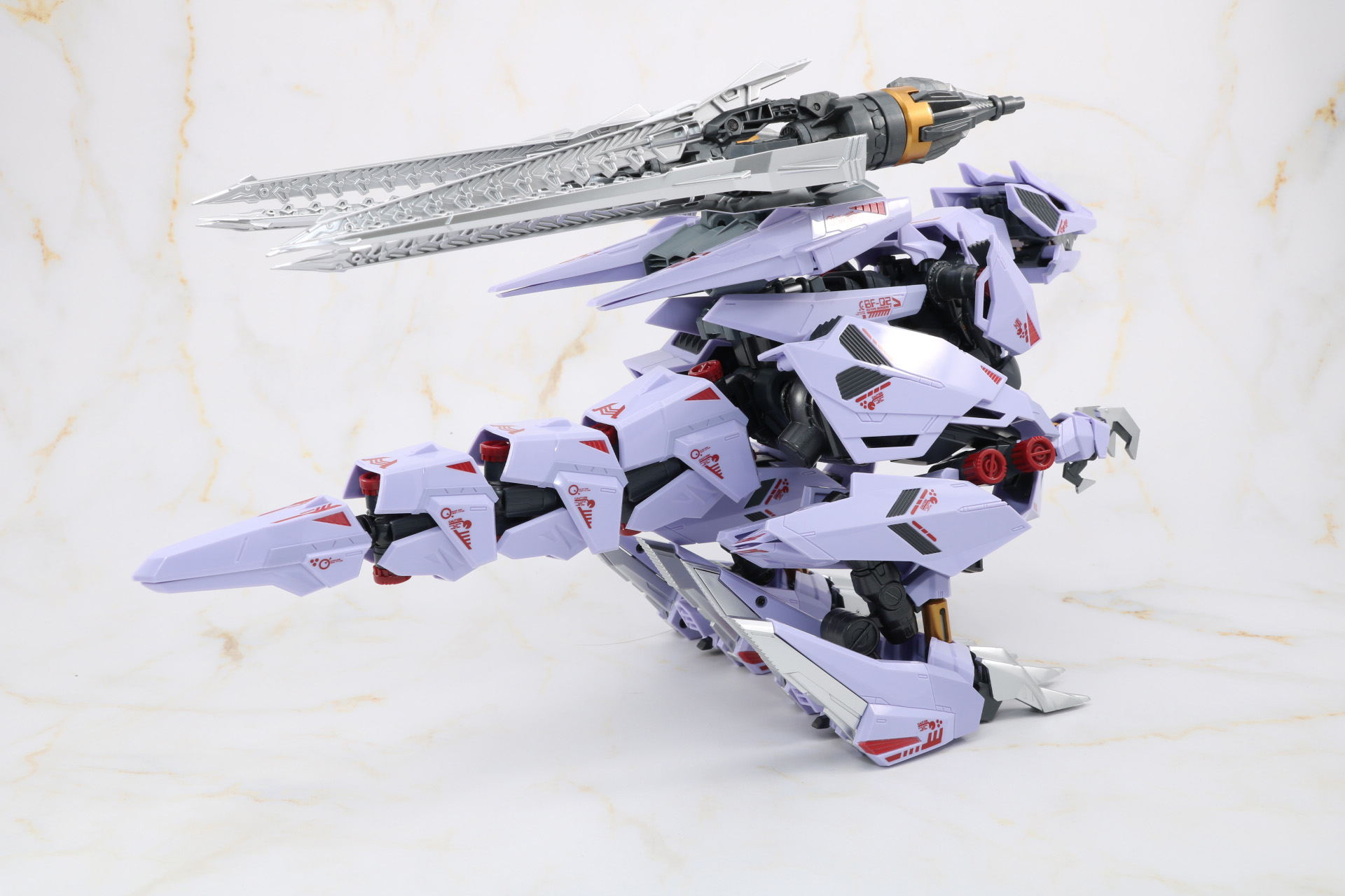 頭部コックピットハッチはアーマーカバーと内部カバーが開く形に