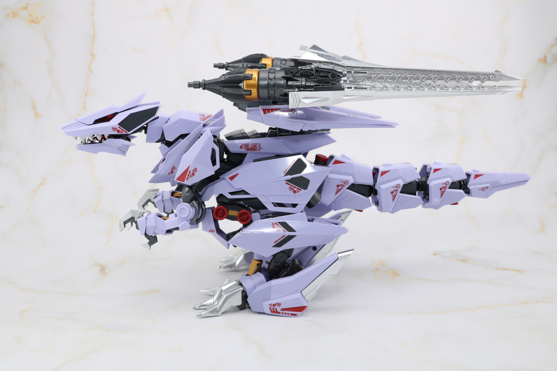 頭部コックピットハッチはアーマーカバーと内部カバーが開く形に