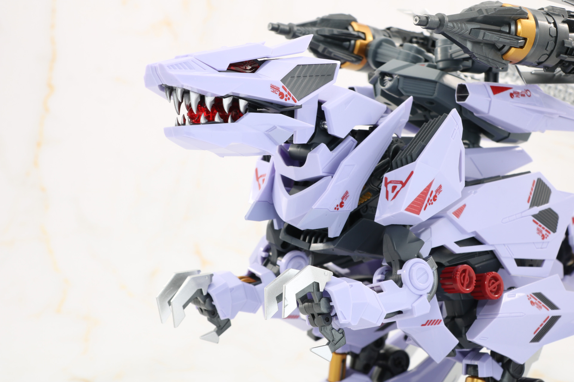 頭部コックピットハッチはアーマーカバーと内部カバーが開く形に