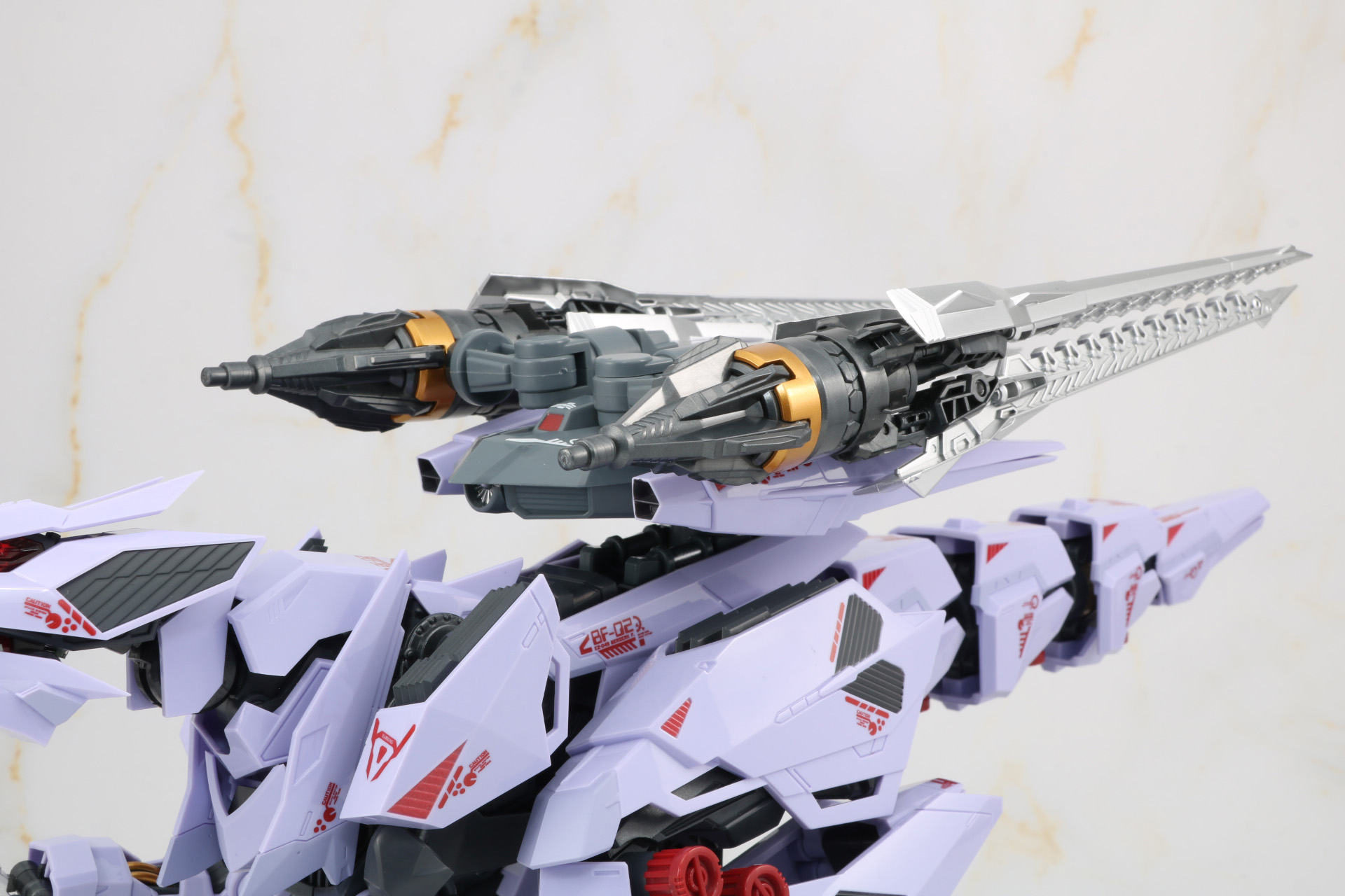 頭部コックピットハッチはアーマーカバーと内部カバーが開く形に