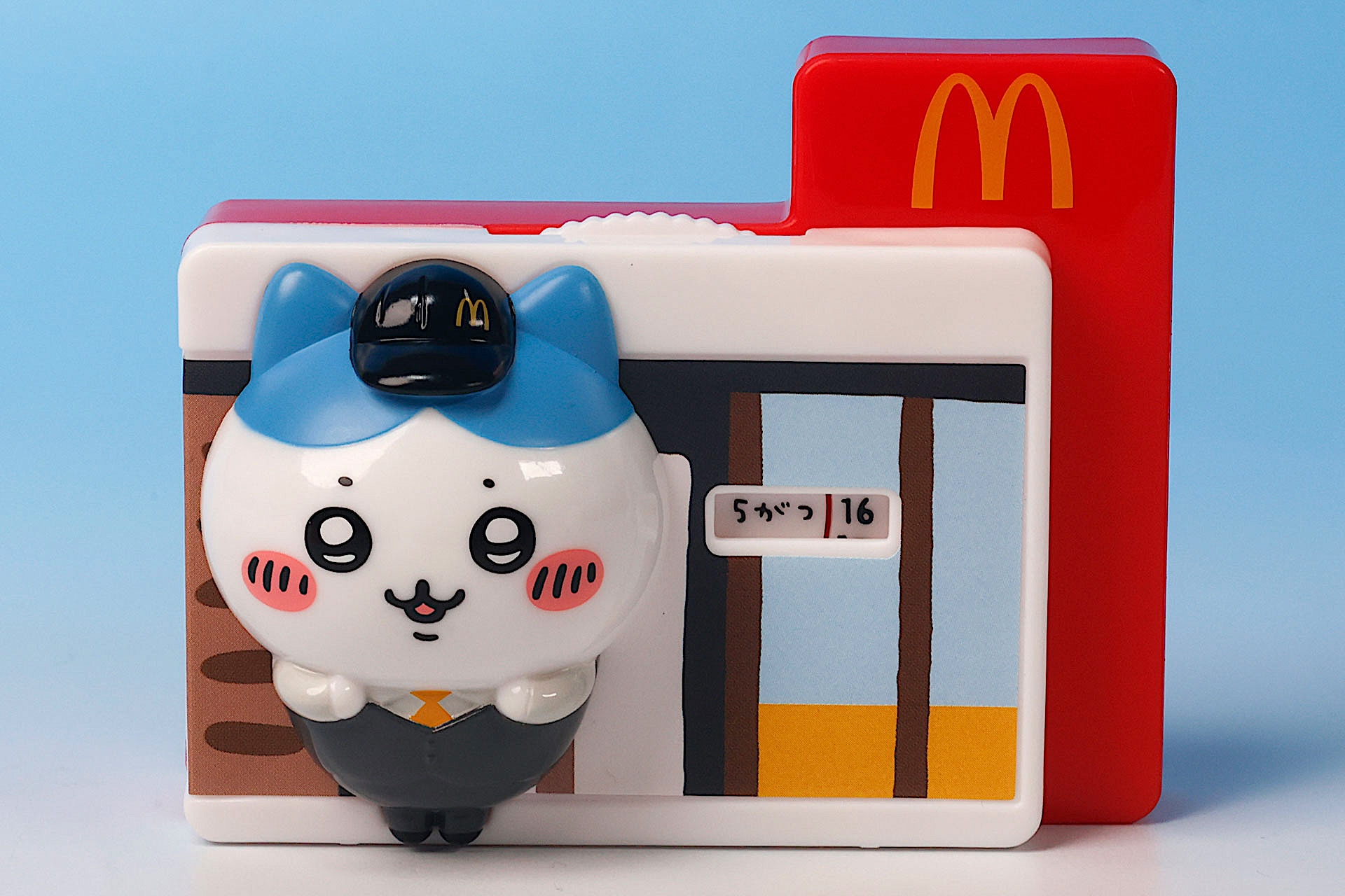 ハチワレの横にあるのがカレンダー部分だ