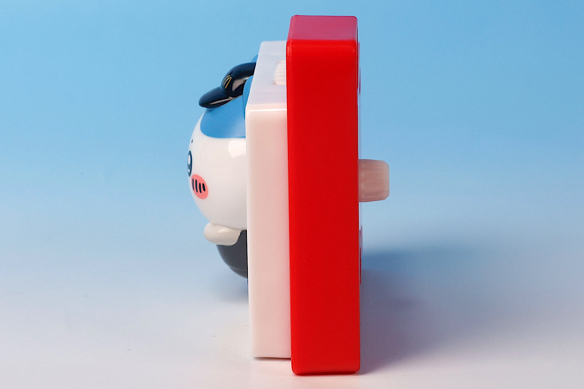 それほど厚みはないので、飾っておきやすい