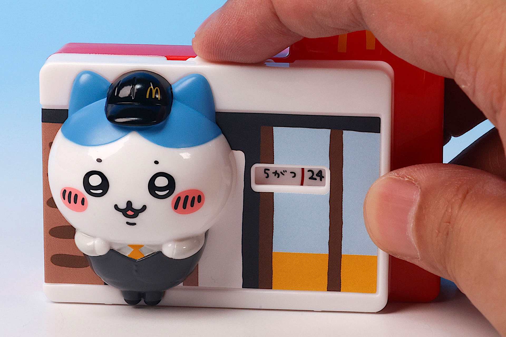 上部のダイヤルで日付が変更可能