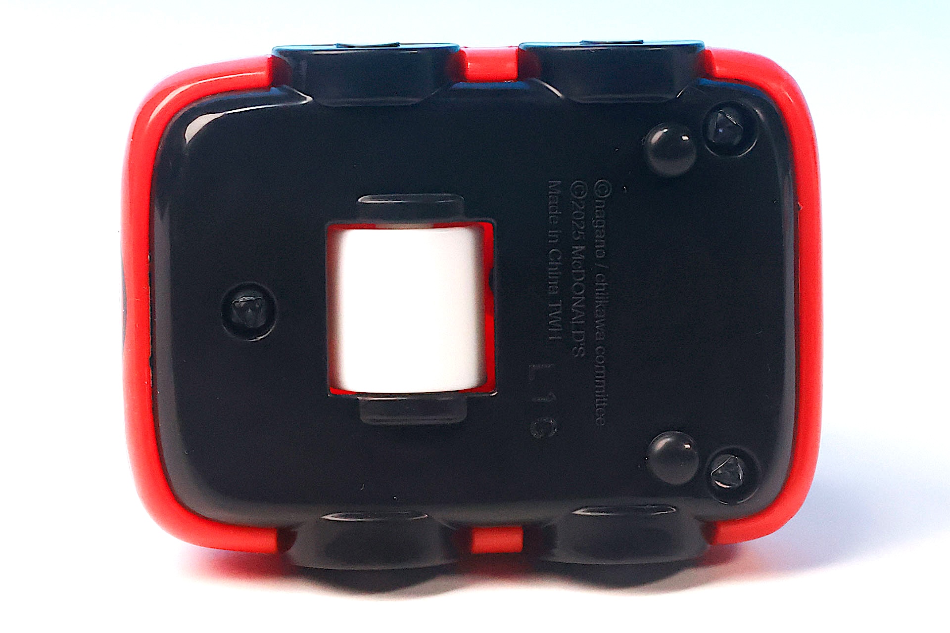 車両底面にはローラーが付けられている