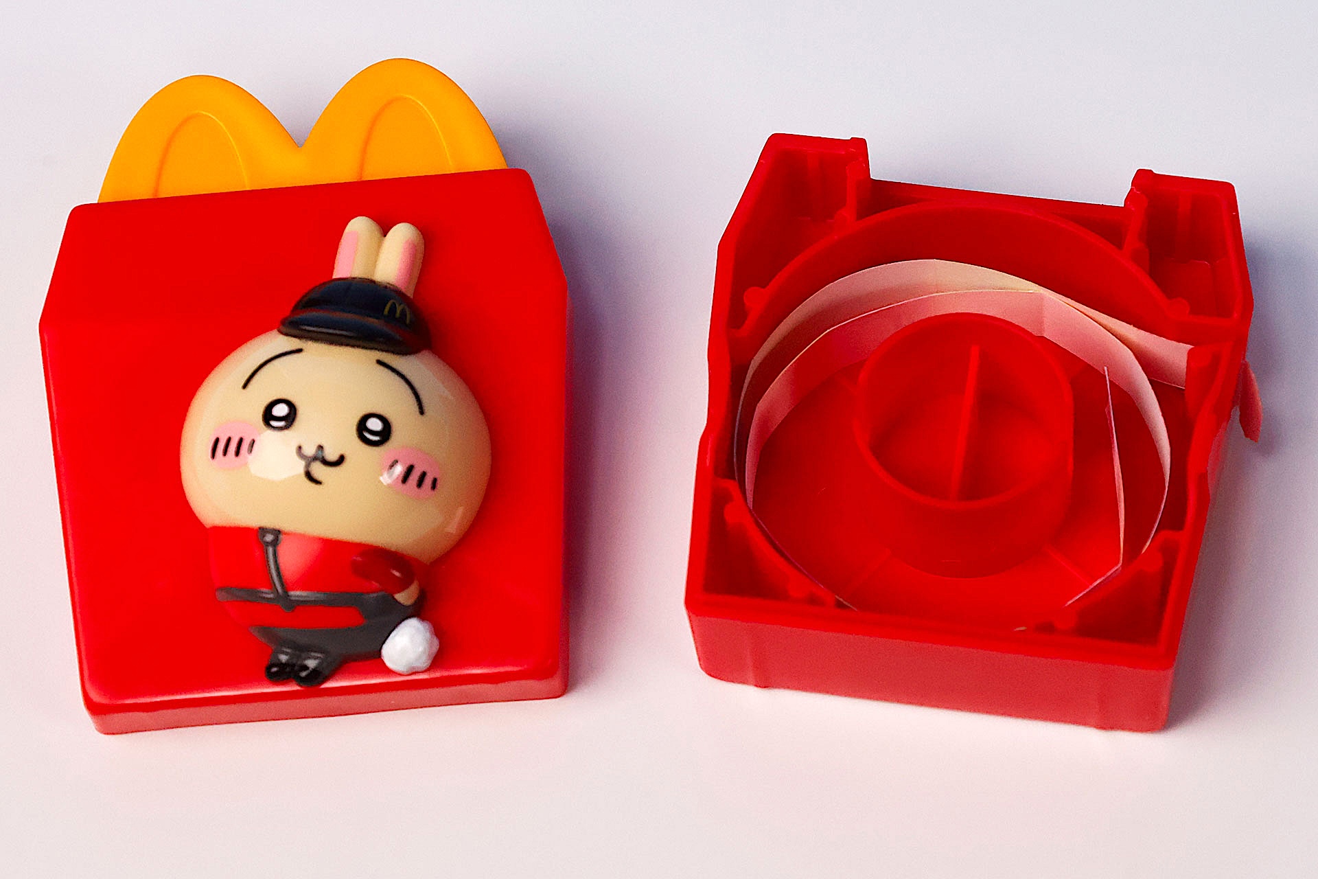 ケースを開けてシールを入れ替えることもできる