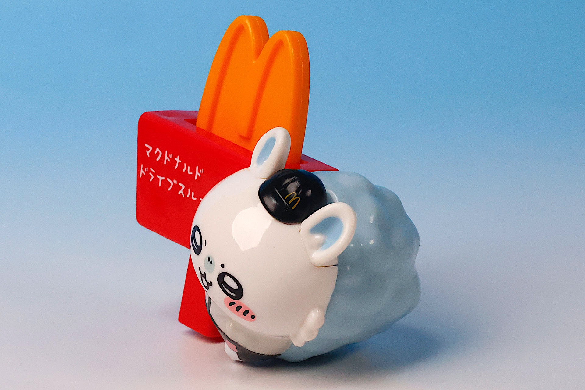 モモンガもクルーの格好をしている