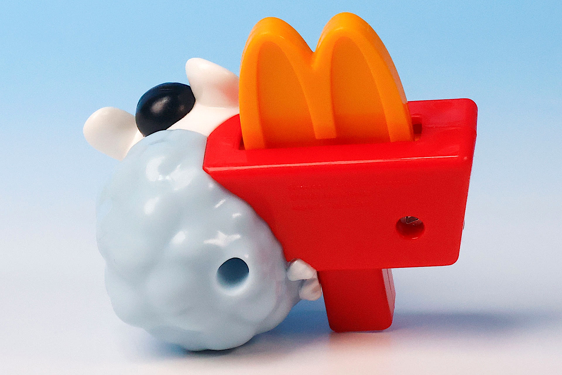 背面側はシンプルな見た目だ