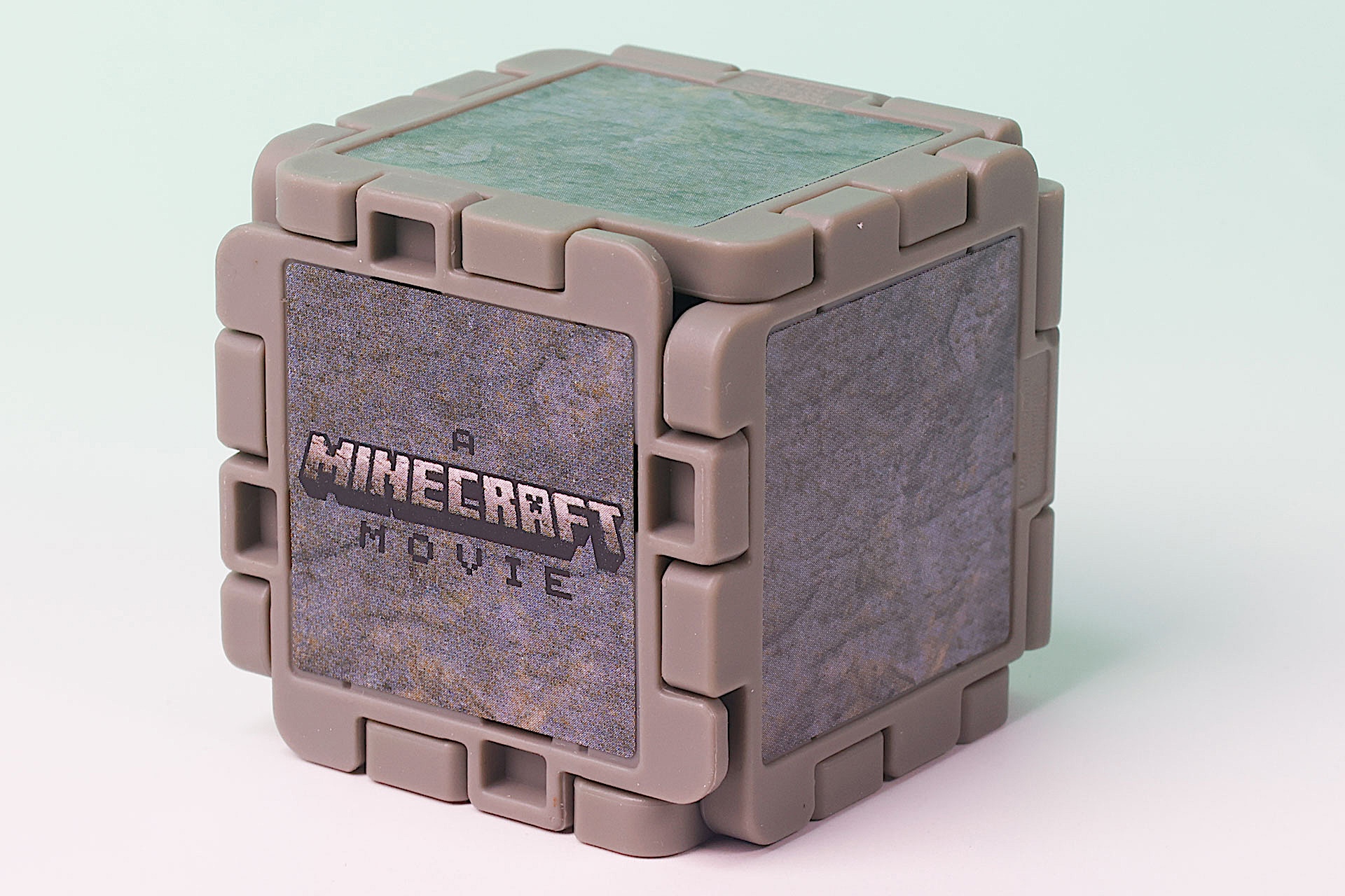 全面に石のテクスチャーが再現されている