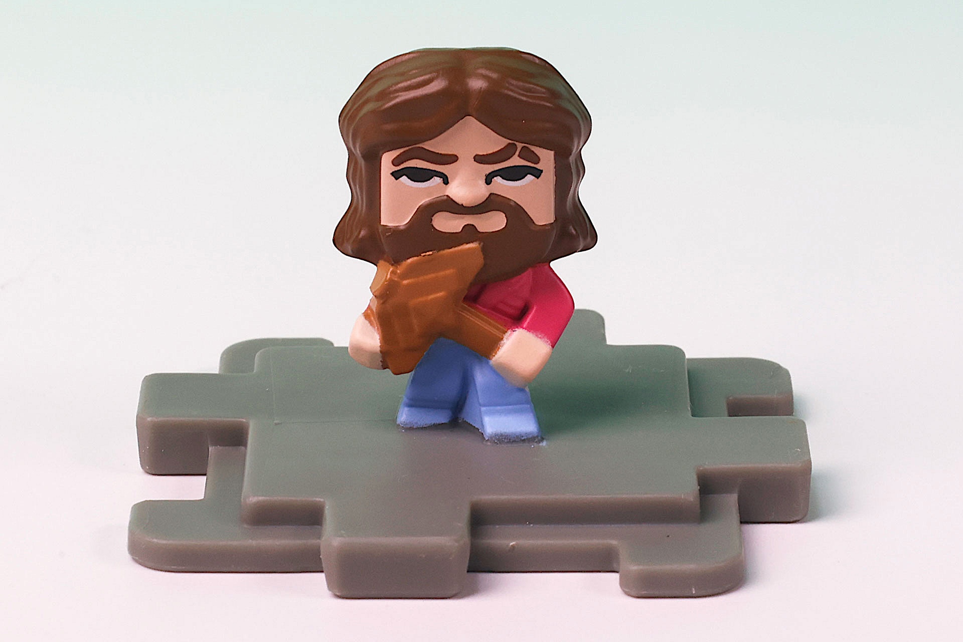 ロゴマークが書かれたパーツの裏面にはギャレットの姿が