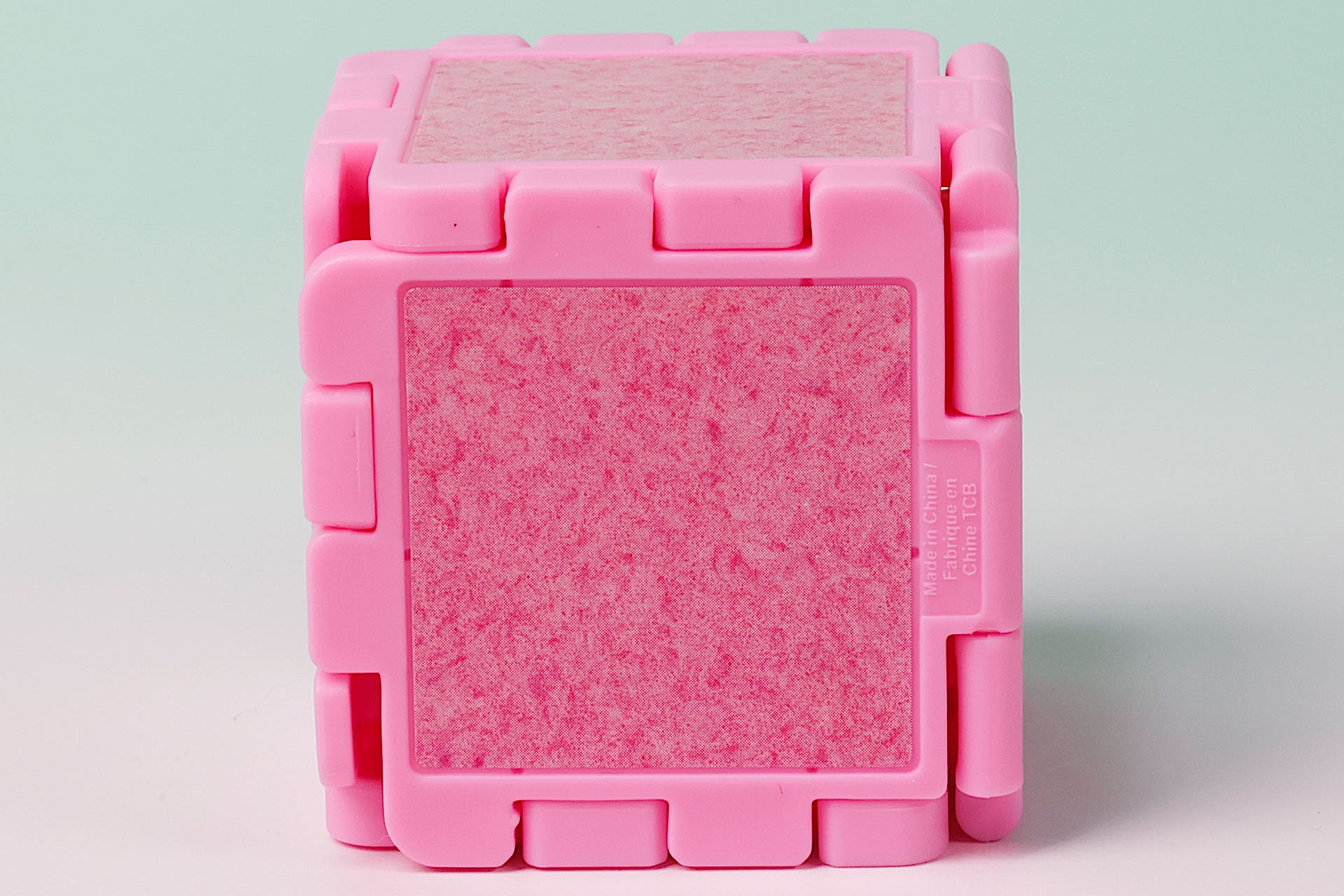 まさに「マイクラ」のブロックといった見た目だ