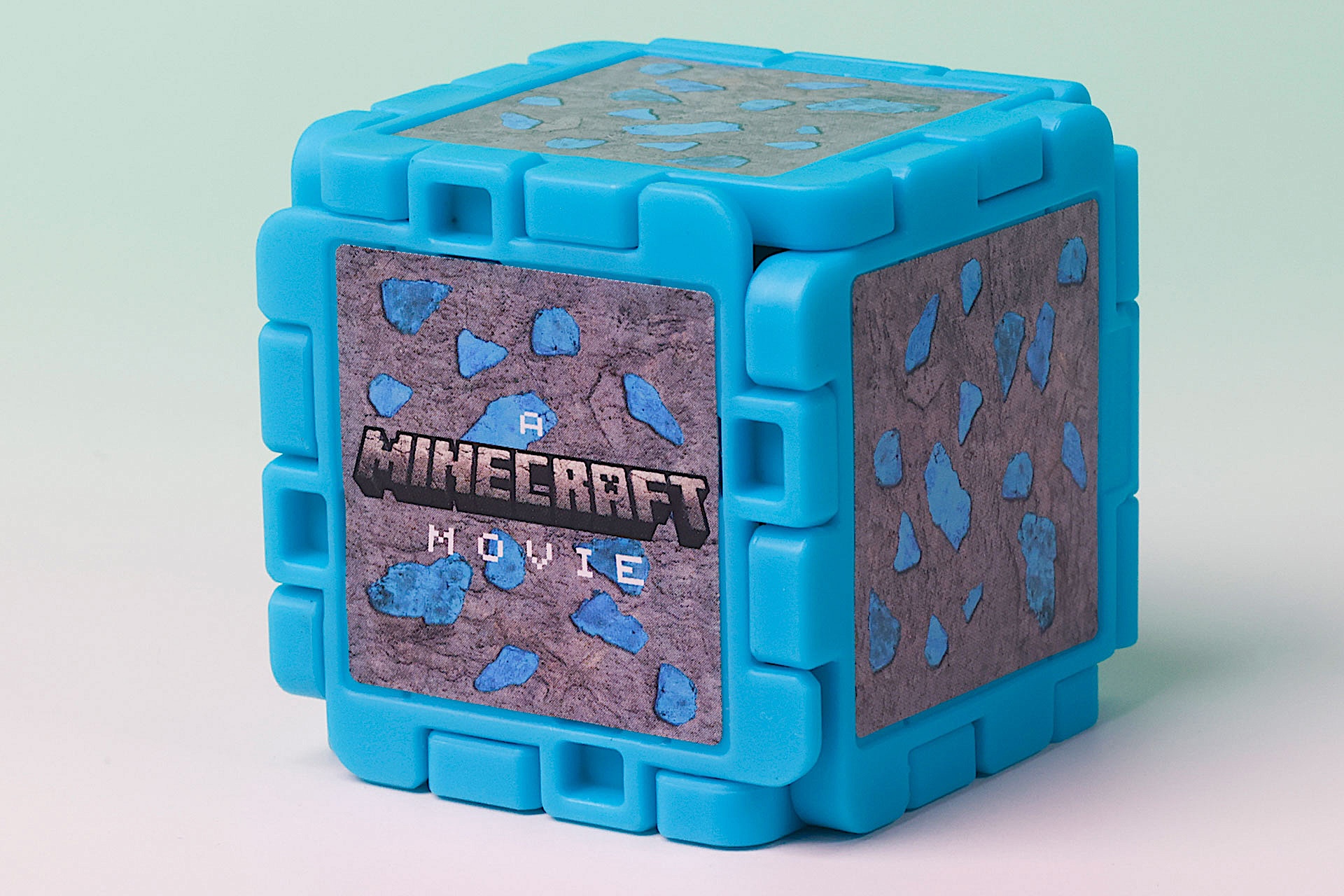 ブロックを開くときは、ロゴマークのパーツから外していこう