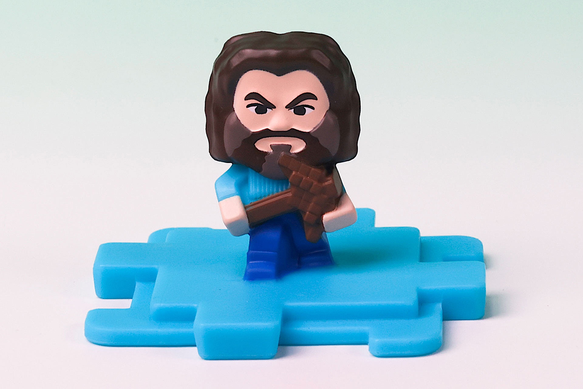 ロゴが描かれたパーツの裏側には、スティーブの姿が