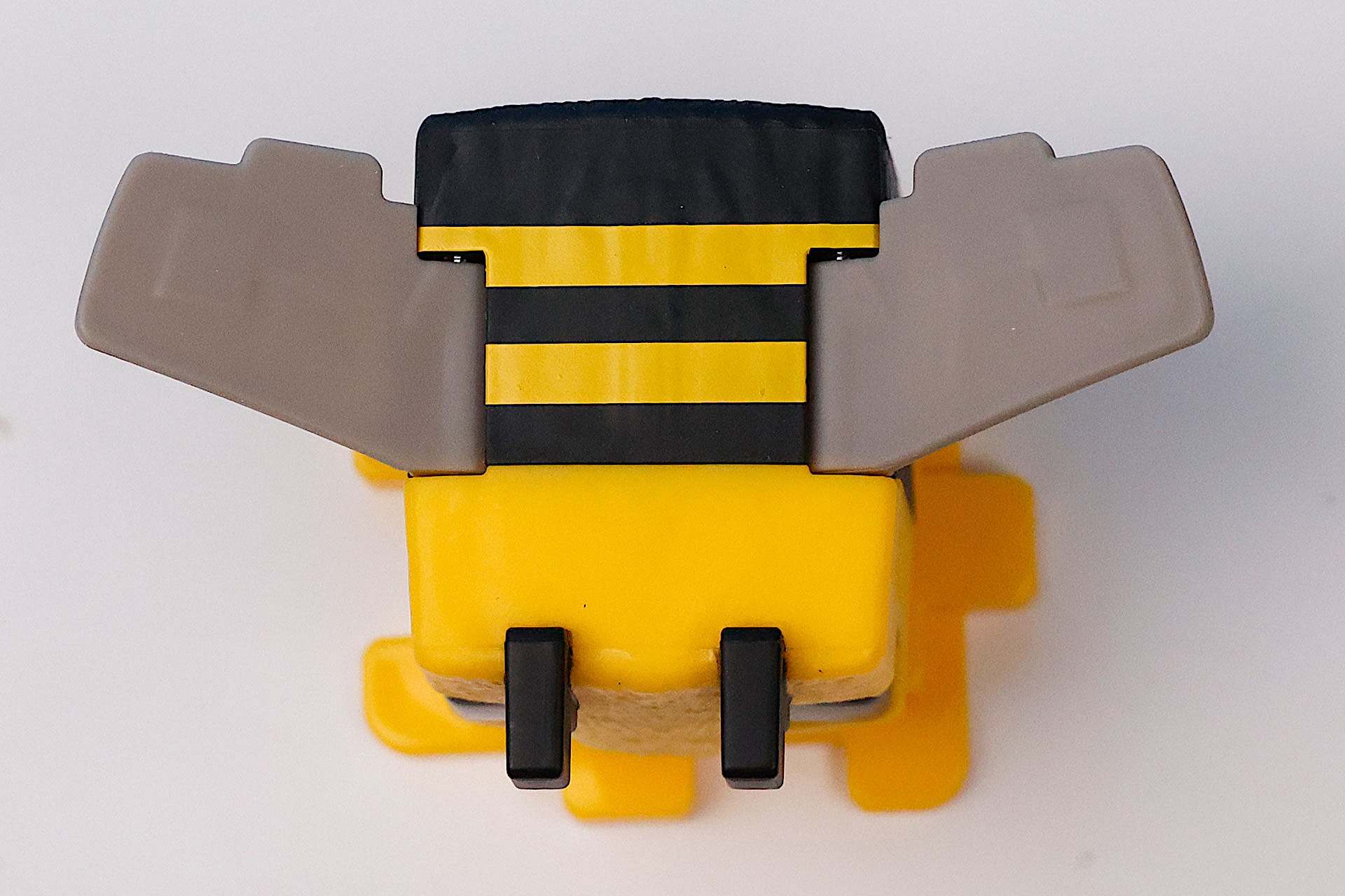 こちらが「ハチ」のおもちゃ箱の中身だ。おもちゃのハチ本体が入れられている