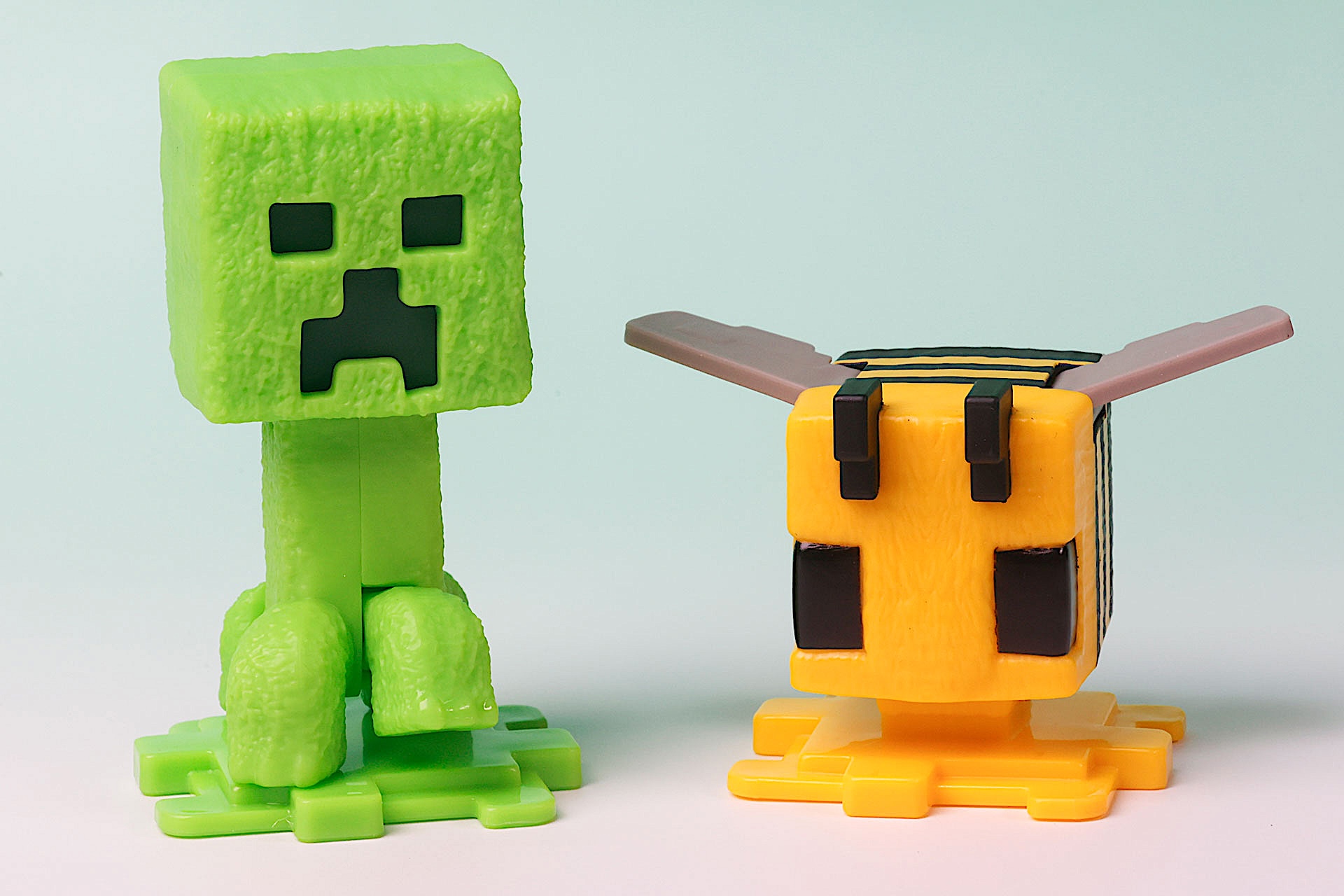 「クリーパー」と「ハチ」だけは、ブロックではなく単体のキャラクターでラインナップされている